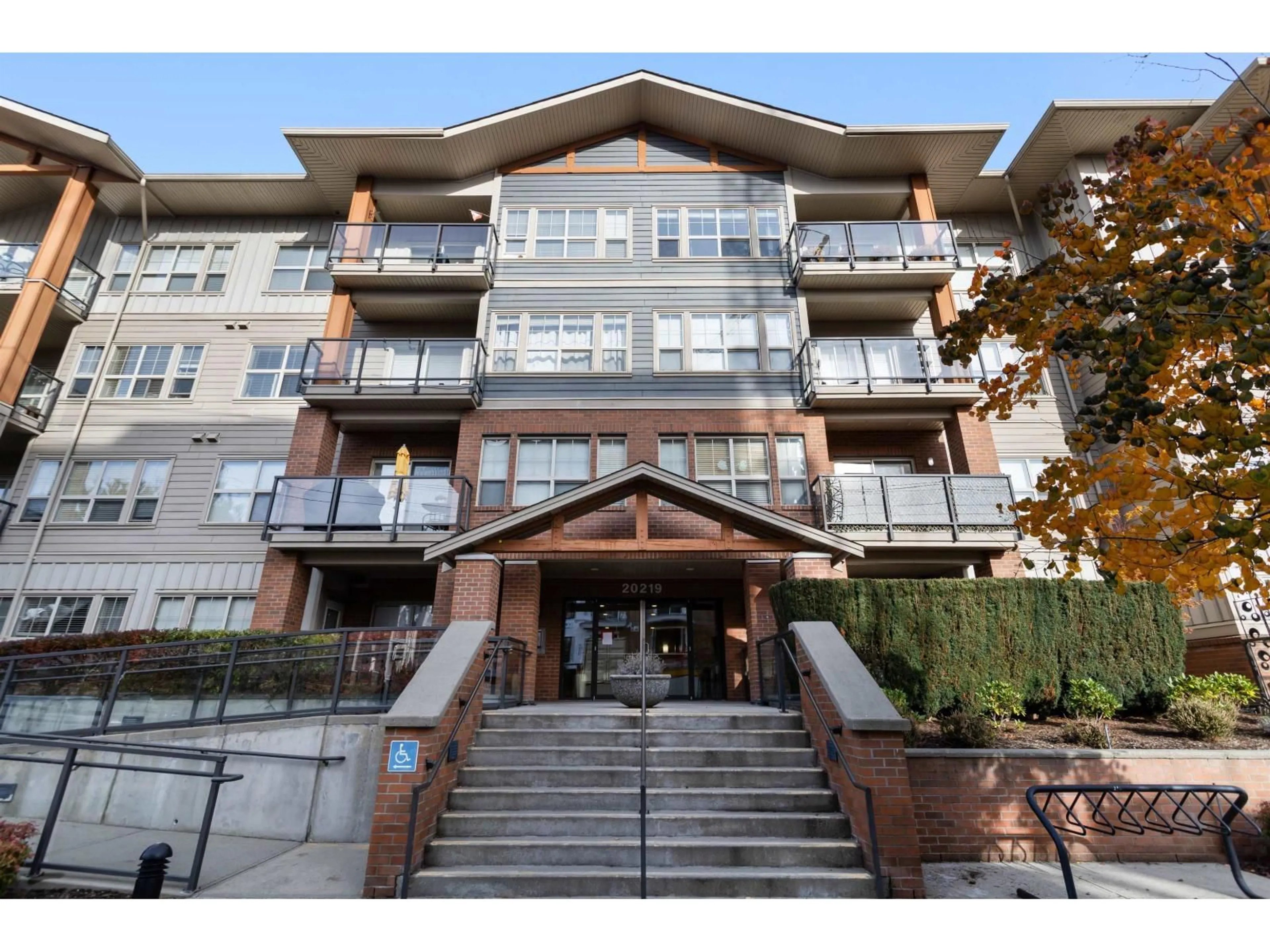 Indoor foyer for 214 - 20219 54A, Langley British Columbia V3A0C7