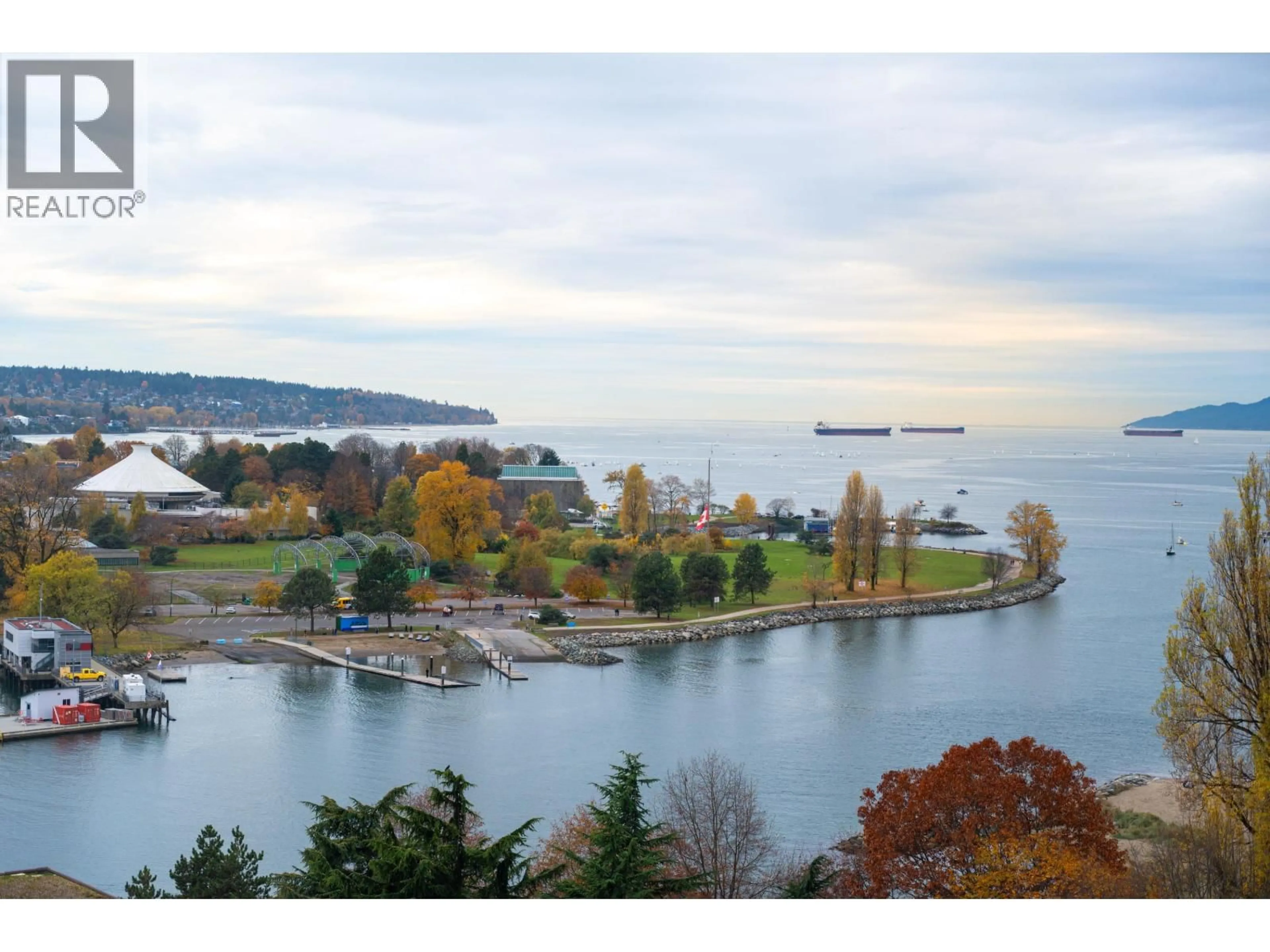 A pic from outside/outdoor area/front of a property/back of a property/a pic from drone, water/lake/river/ocean view for 1506 - 1005 BEACH AVENUE, Vancouver British Columbia V6E3W2