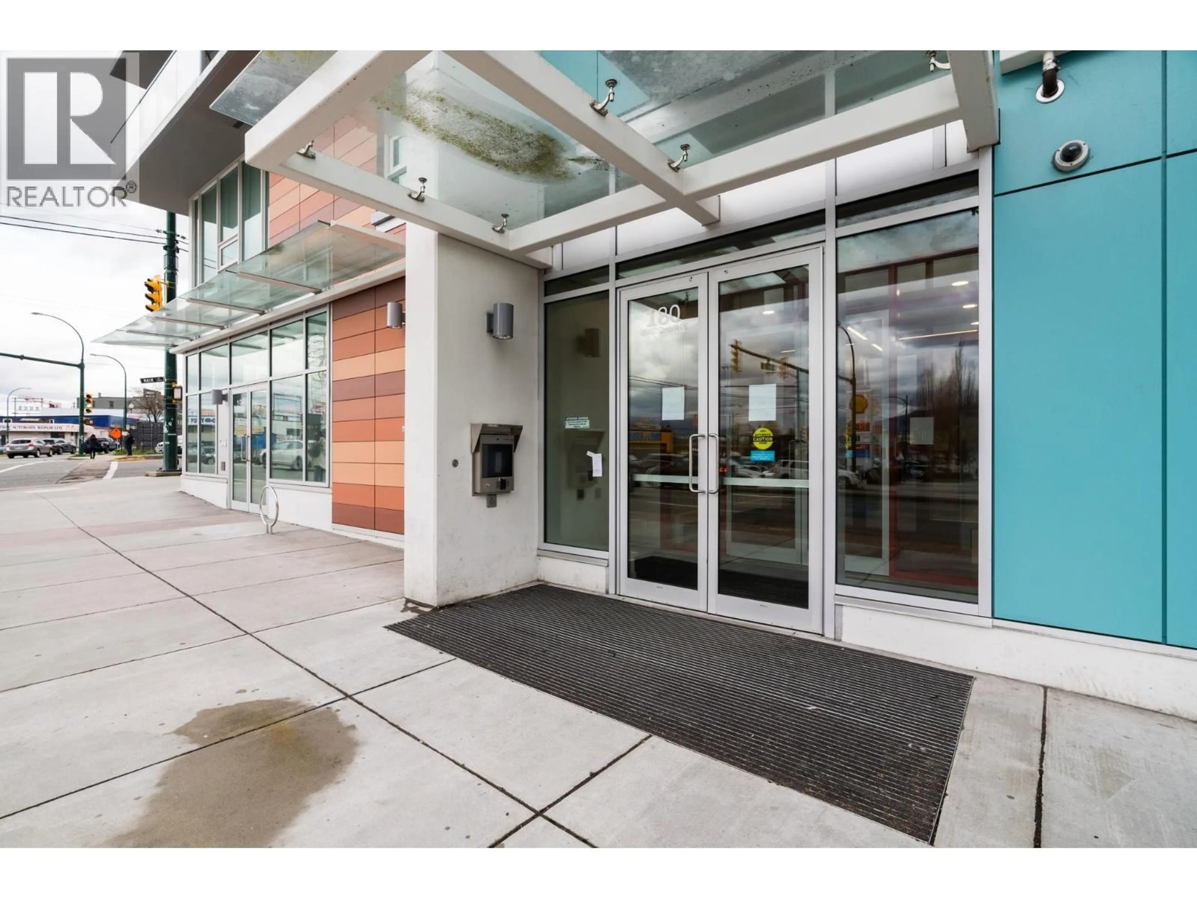 Indoor foyer for 602 - 180 2ND AVENUE, Vancouver British Columbia V5T0K4