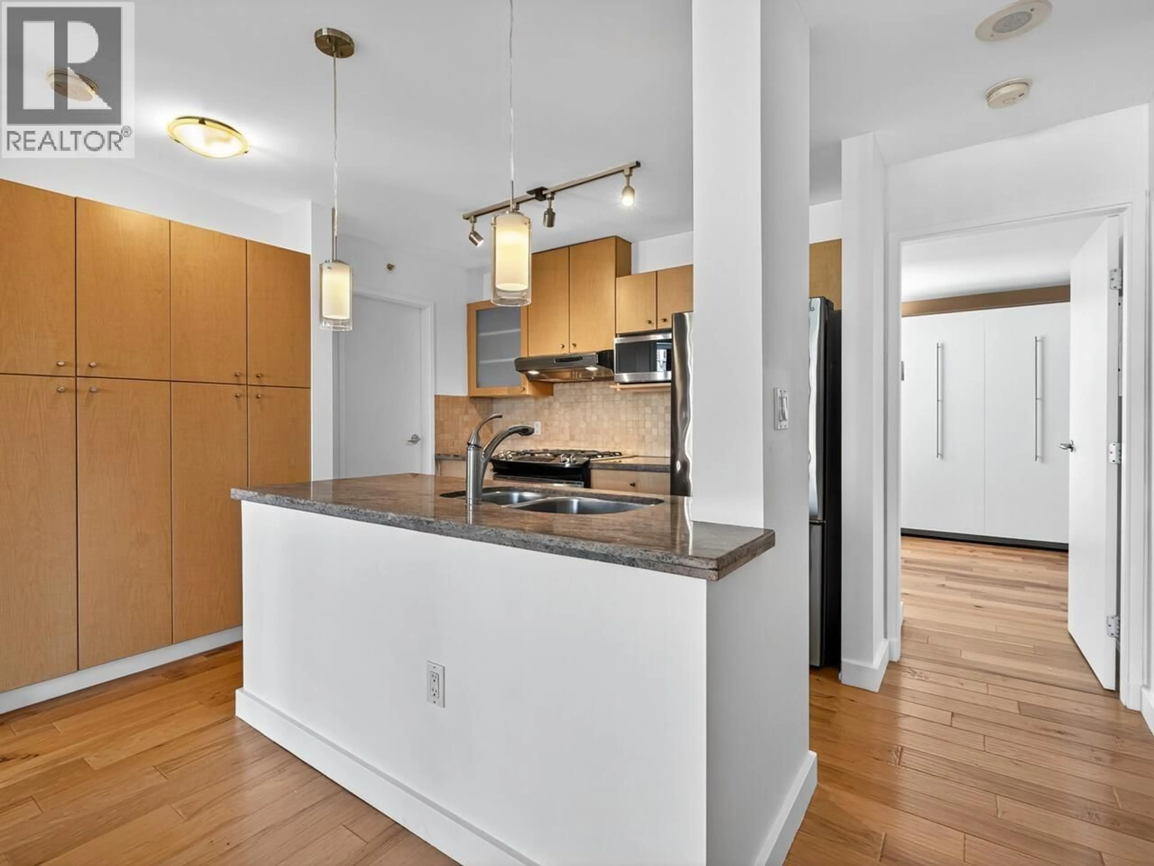 Open concept kitchen, unknown for 907 - 124 1ST STREET, North Vancouver British Columbia V7M3N3