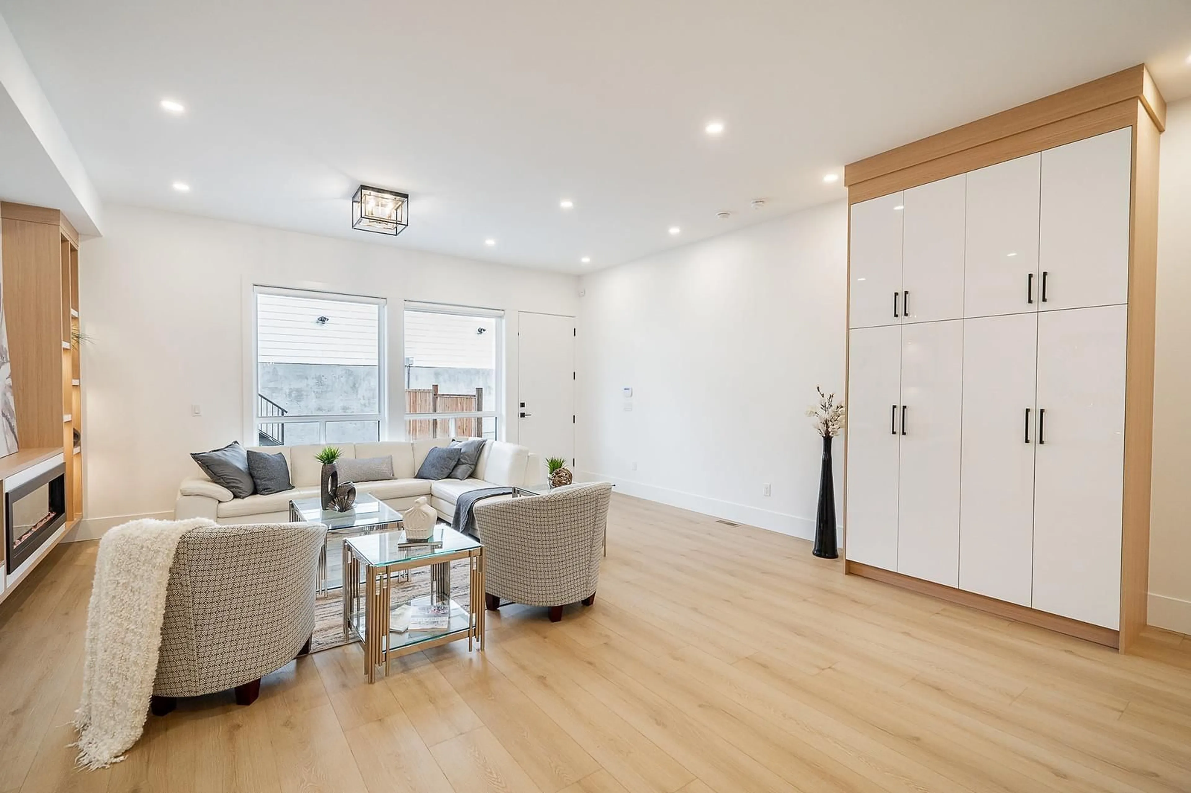 Living room with furniture, wood/laminate floor for 16673 16 AVENUE, Surrey British Columbia V3S0X7