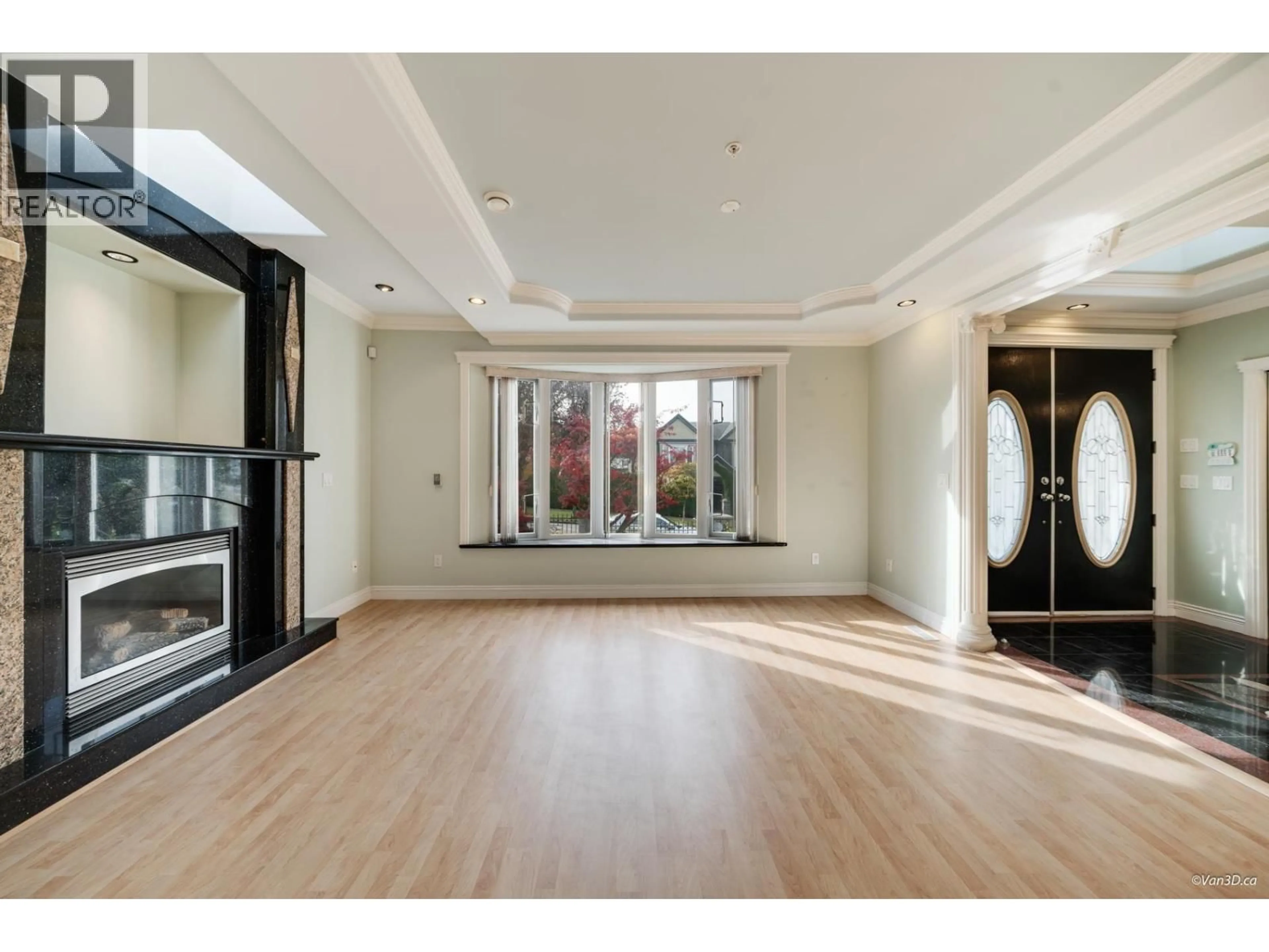 Indoor foyer for 3559 WORTHINGTON DRIVE, Vancouver British Columbia V5M3Y1