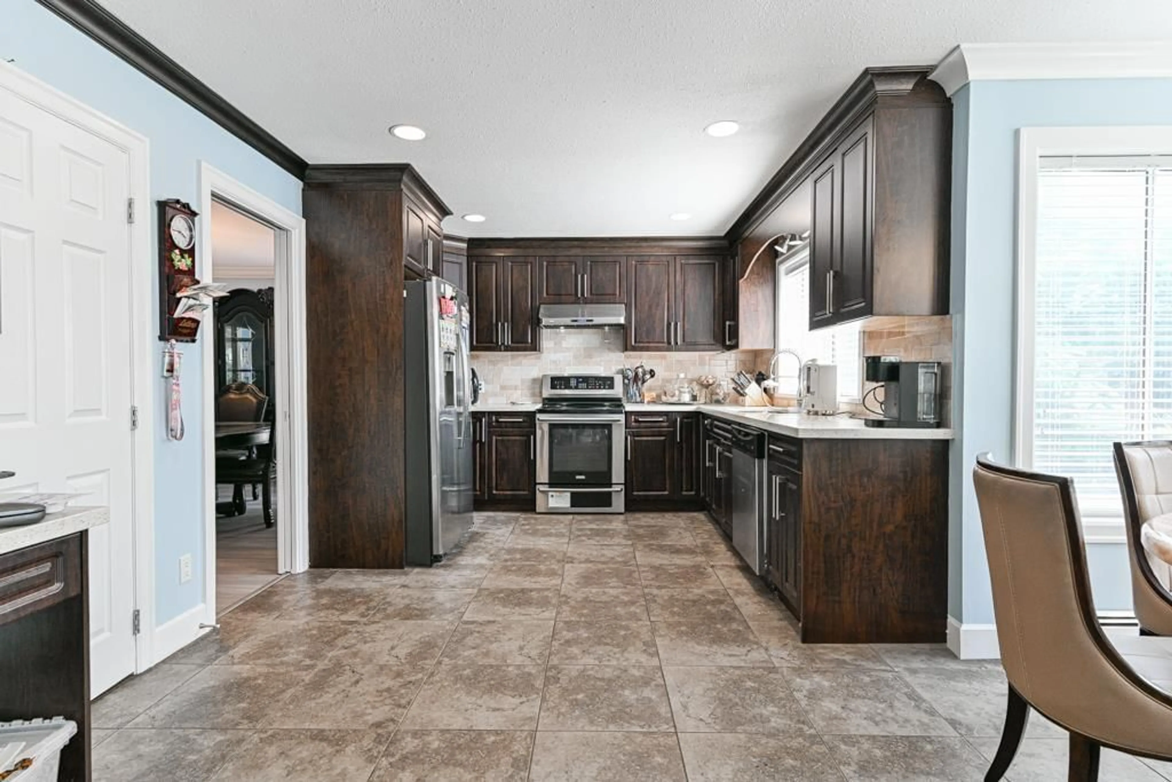 Open concept kitchen, ceramic/tile floor for 31064 SOUTHERN DRIVE, Abbotsford British Columbia V2T5K3