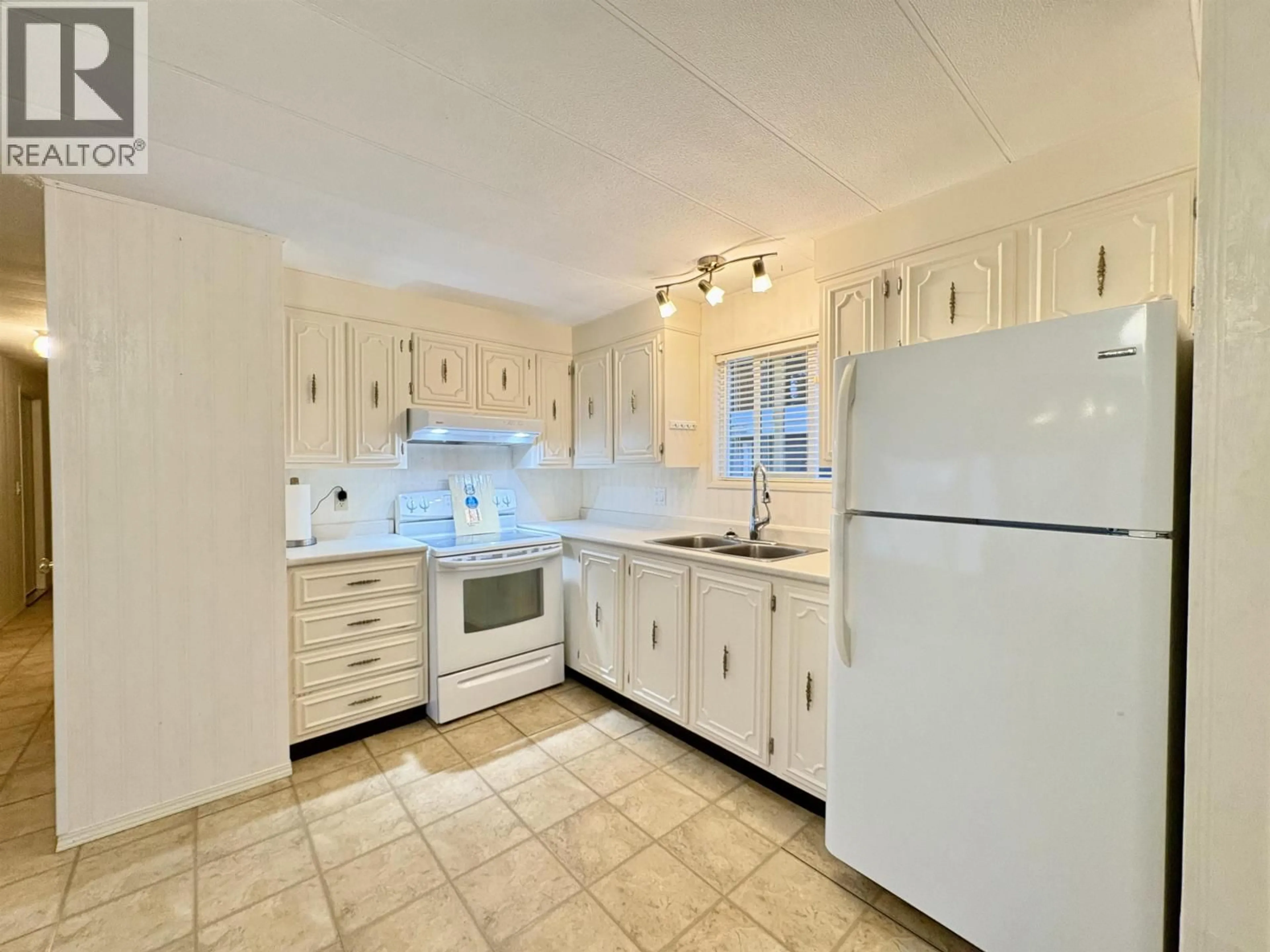 Standard kitchen, ceramic/tile floor for 16 - 7817 97 HIGHWAY, Prince George British Columbia V2N6P6