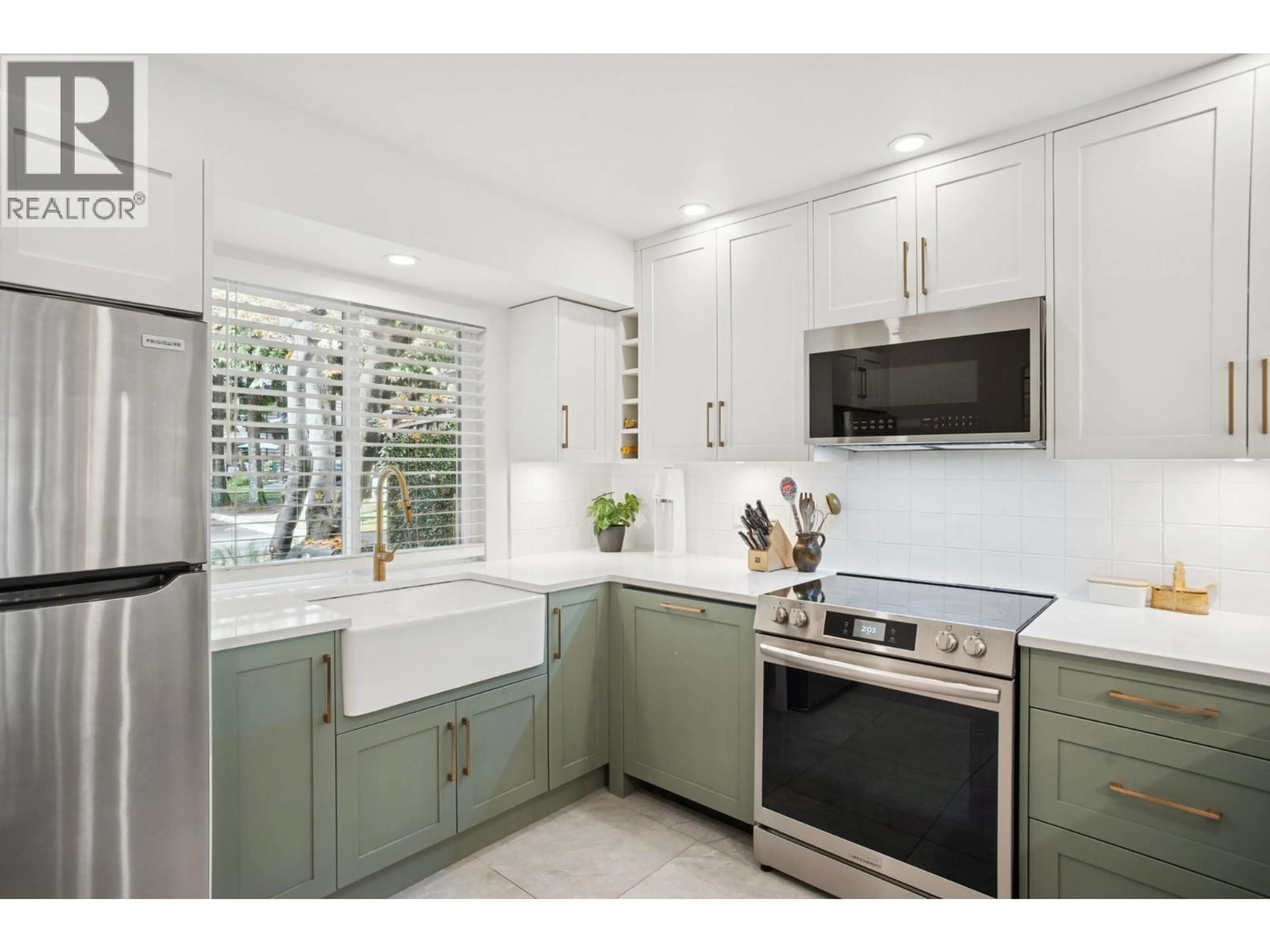 Open concept kitchen, ceramic/tile floor for 35 - 1140 EAGLERIDGE DRIVE, Coquitlam British Columbia V3E1C2