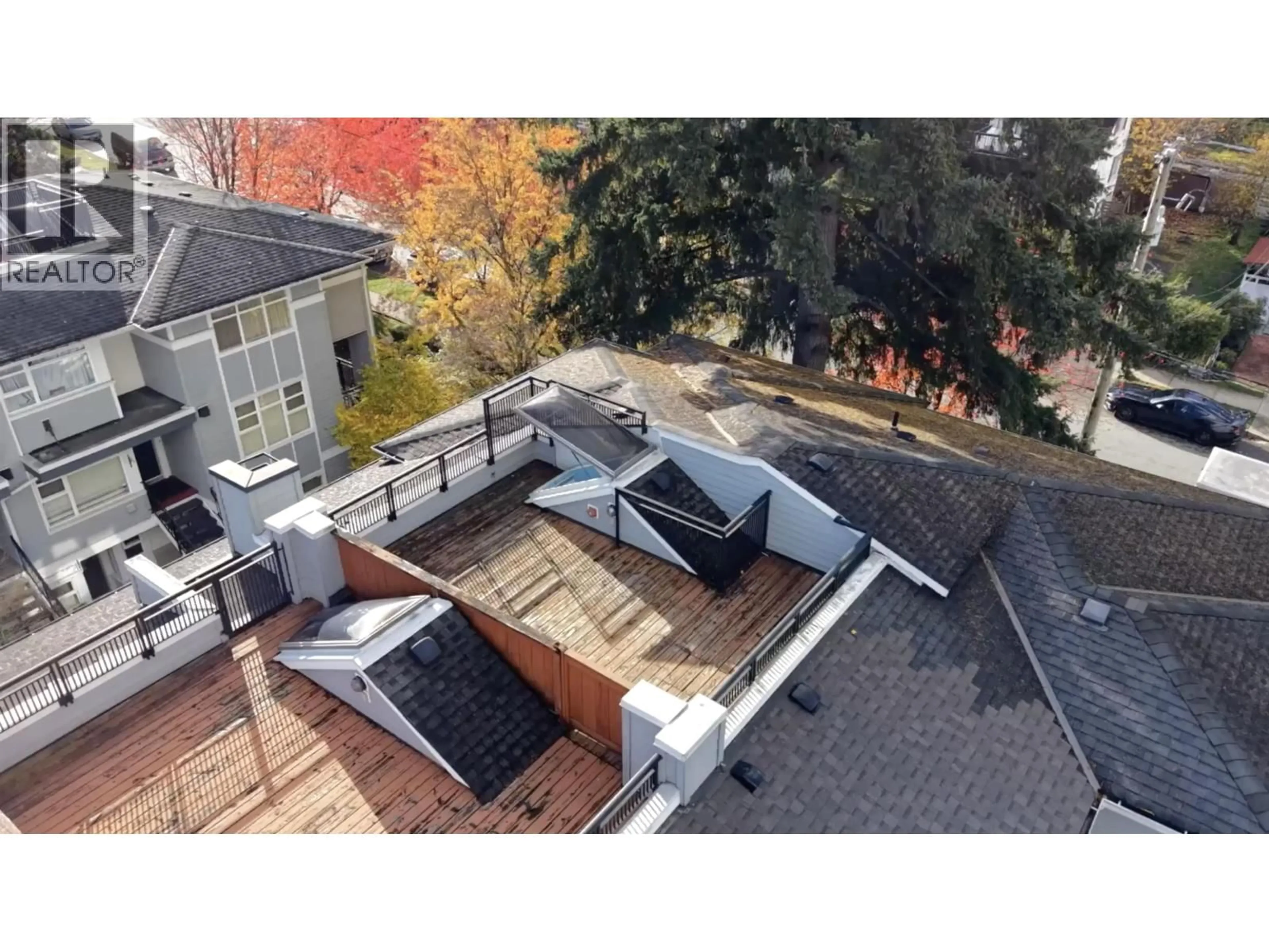 A pic from outside/outdoor area/front of a property/back of a property/a pic from drone, unknown for 59 - 6528 DENBIGH AVENUE, Burnaby British Columbia V5H3R8