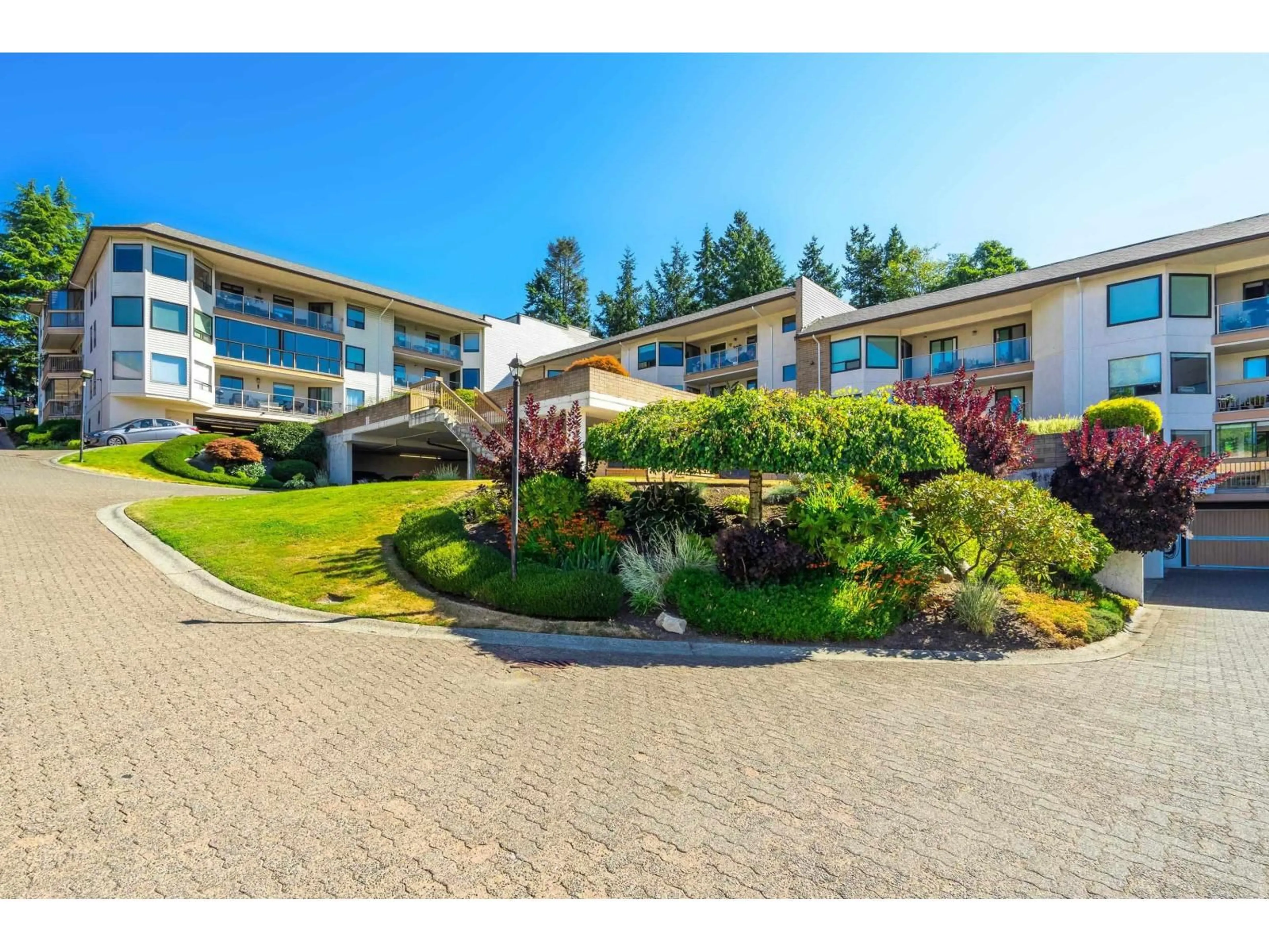 A pic from outside/outdoor area/front of a property/back of a property/a pic from drone, unknown for 715 - 1350 VIDAL, White Rock British Columbia V4B5G6