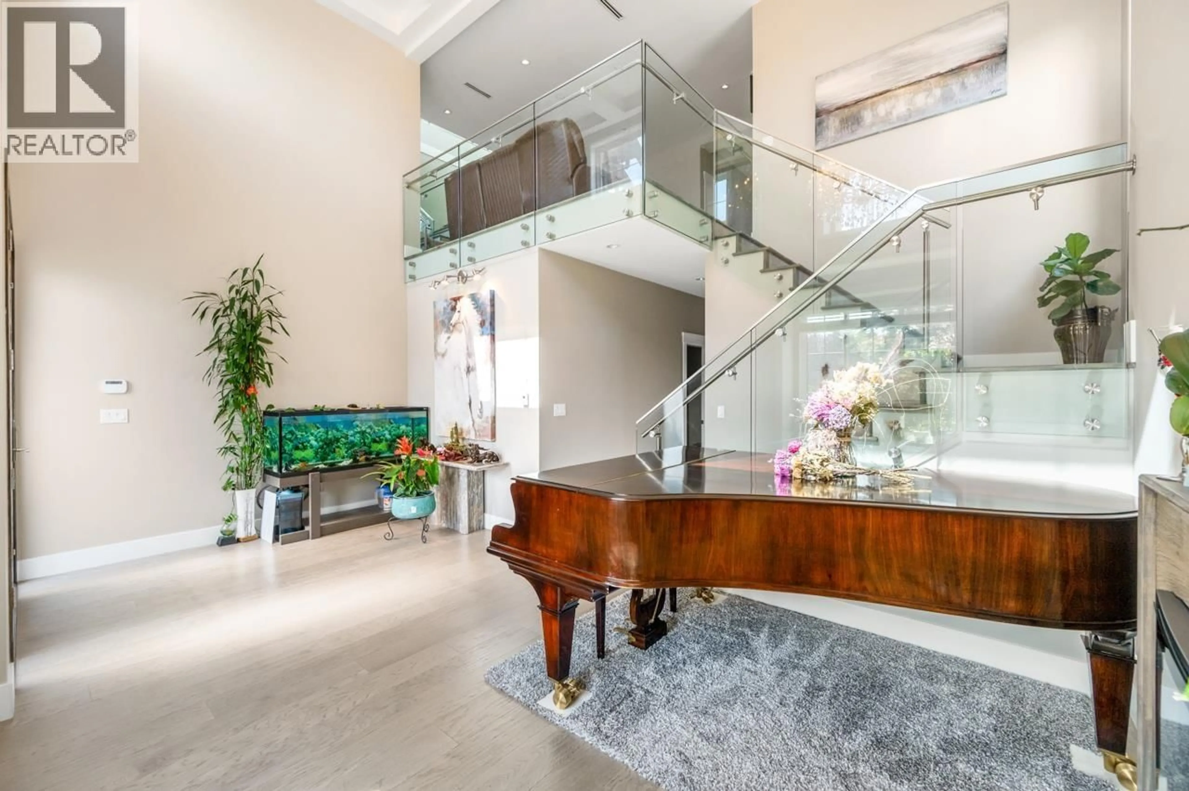 Indoor foyer for 4591 TRIMARAN DRIVE, Richmond British Columbia V7E4R4