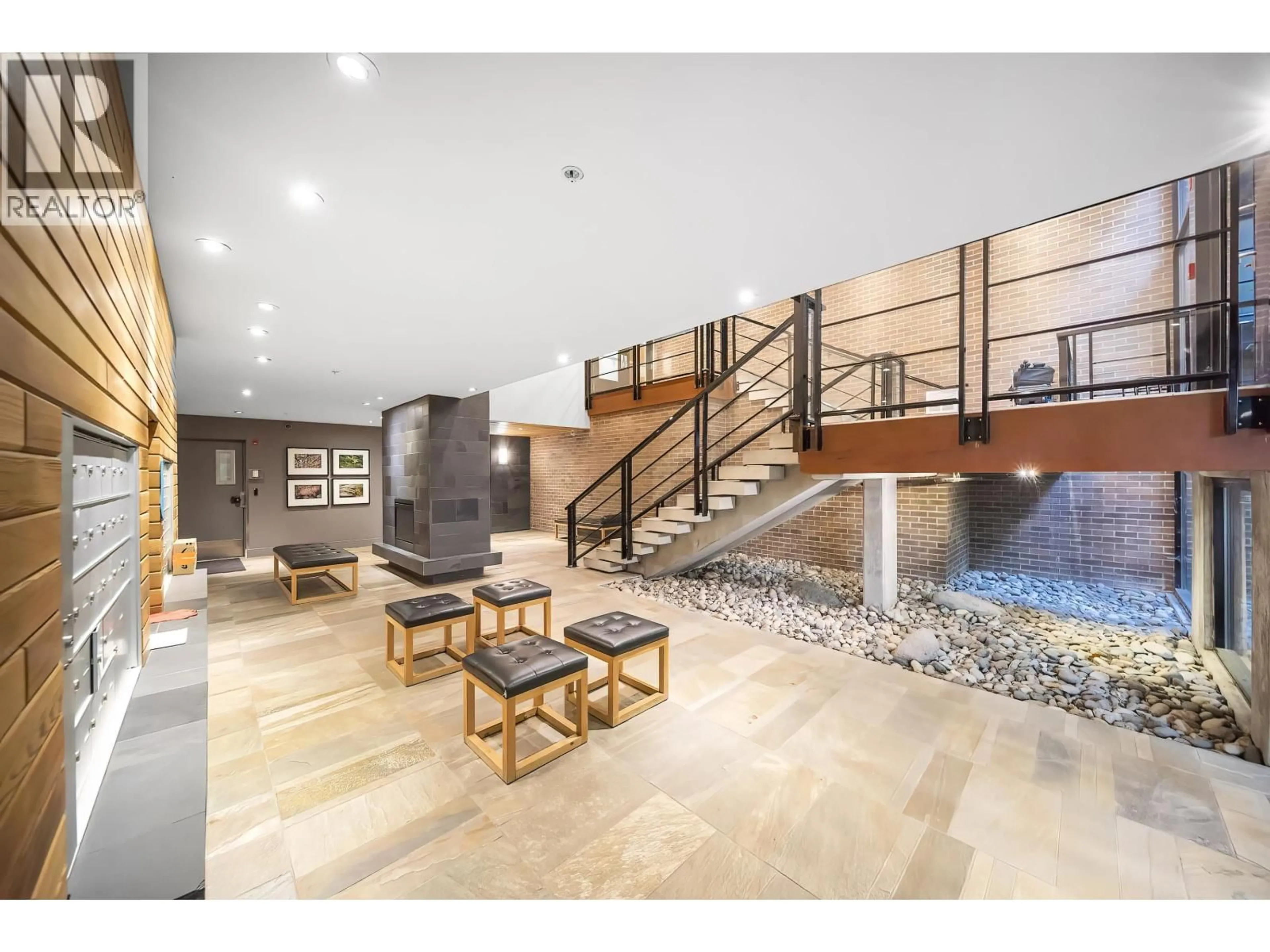 Indoor foyer for 212 - 6333 LARKIN DRIVE, Vancouver British Columbia V6T0A7