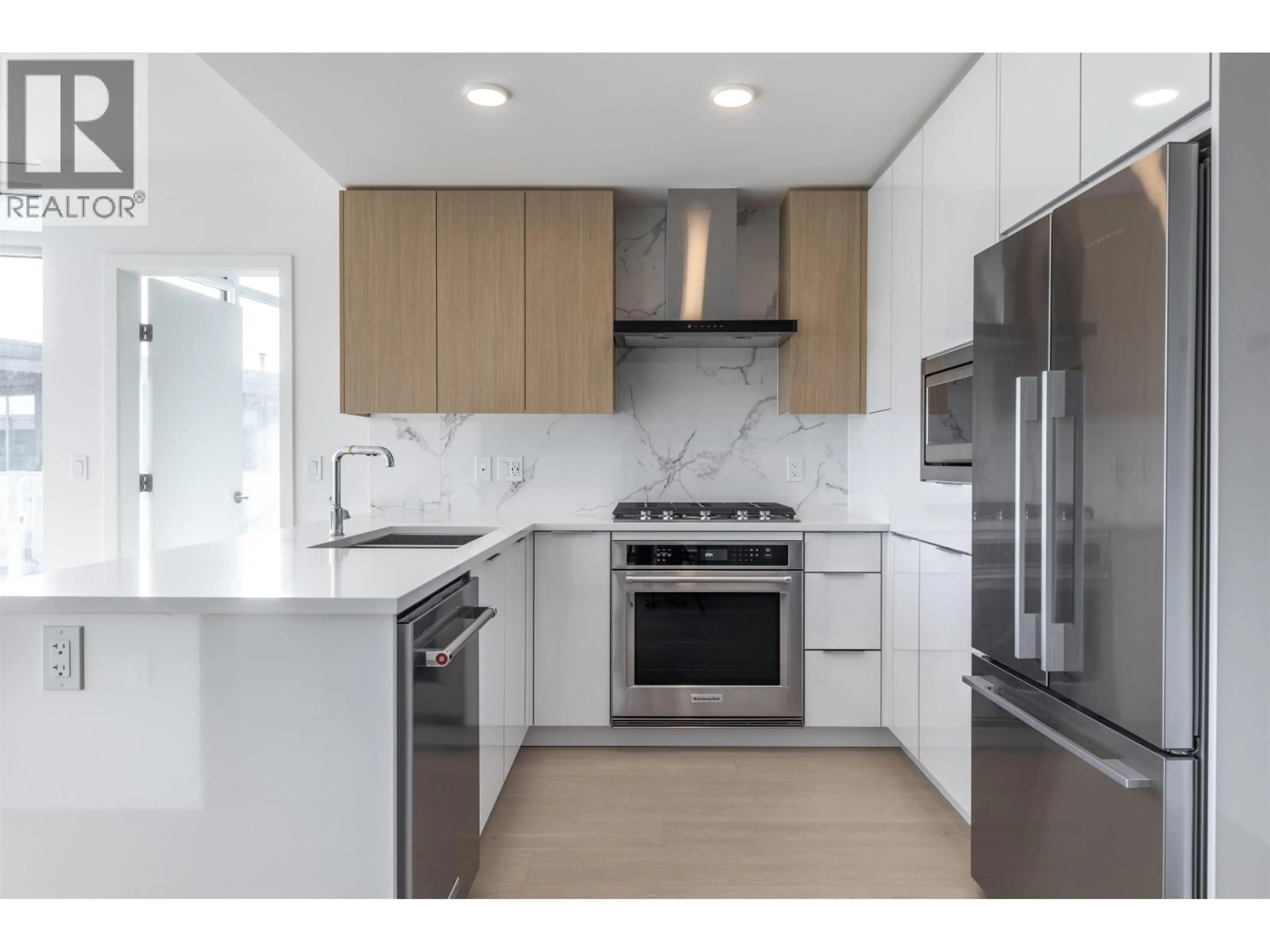 Unknown for 306 - 7693 PARK CRESCENT, Burnaby British Columbia V3N0J4