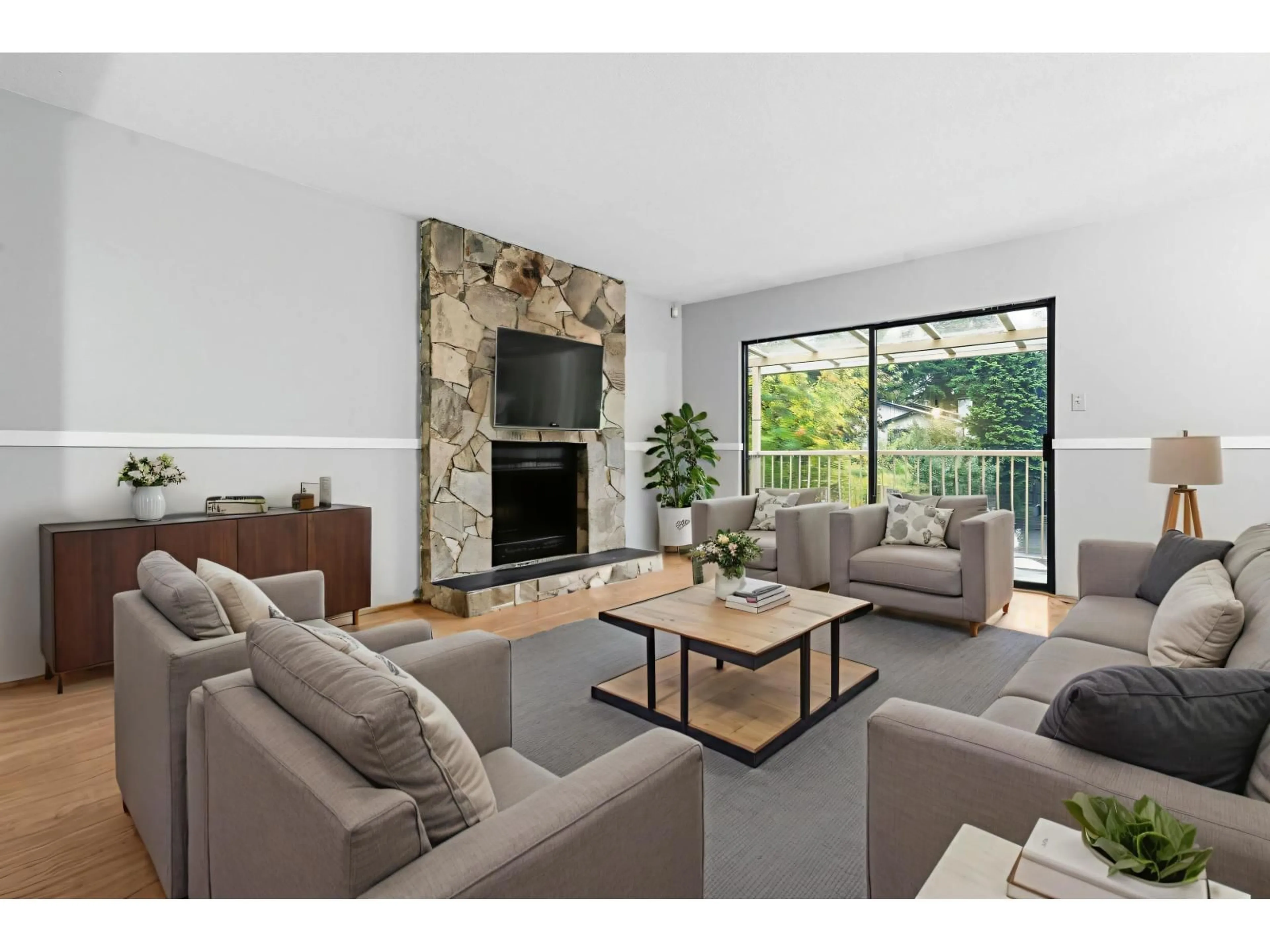 Living room with furniture, unknown for 6681 BAKER, Delta British Columbia V4E2T8