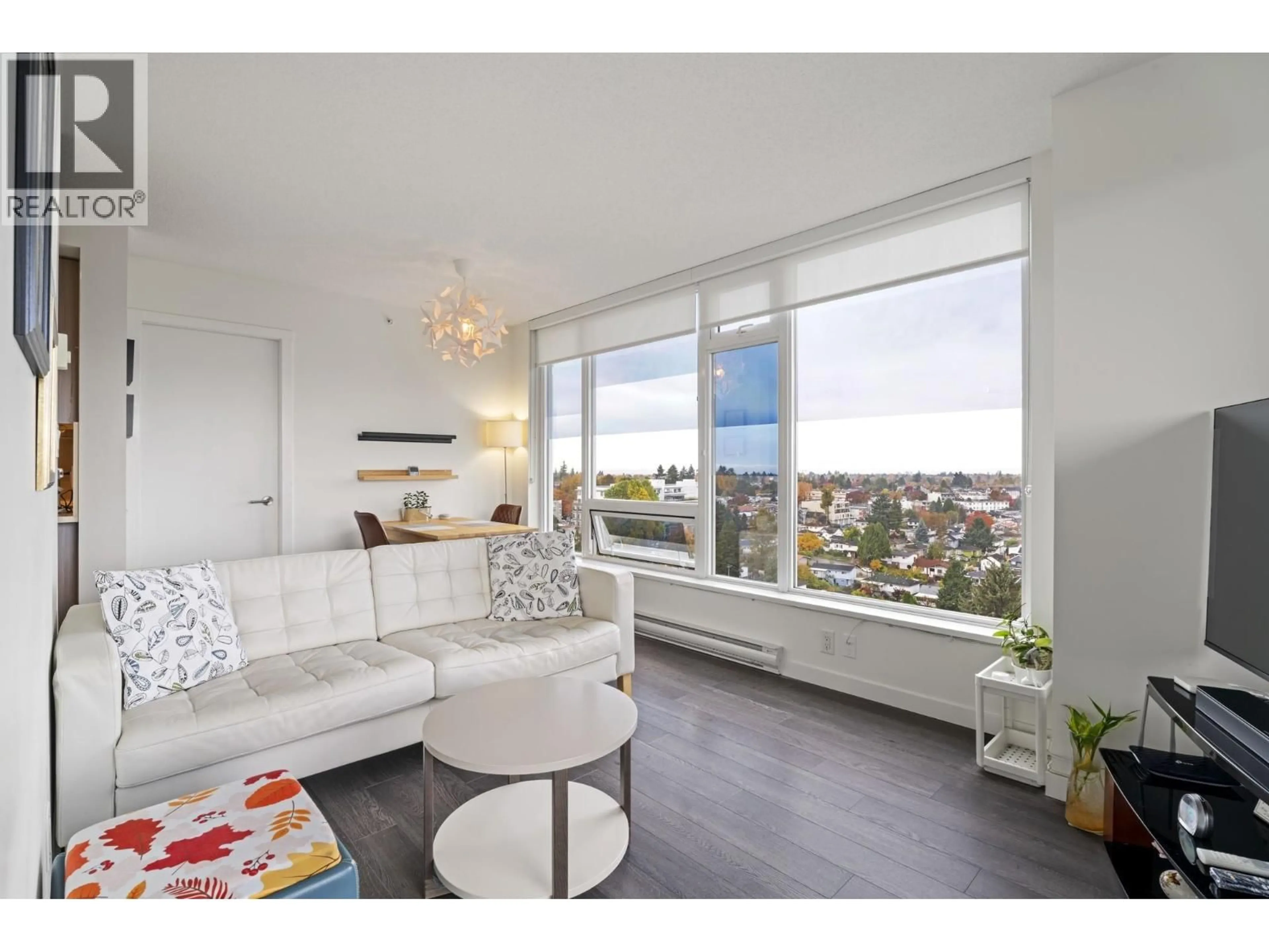 Living room with furniture, unknown for 1602 - 5515 BOUNDARY ROAD, Vancouver British Columbia V5R0E3