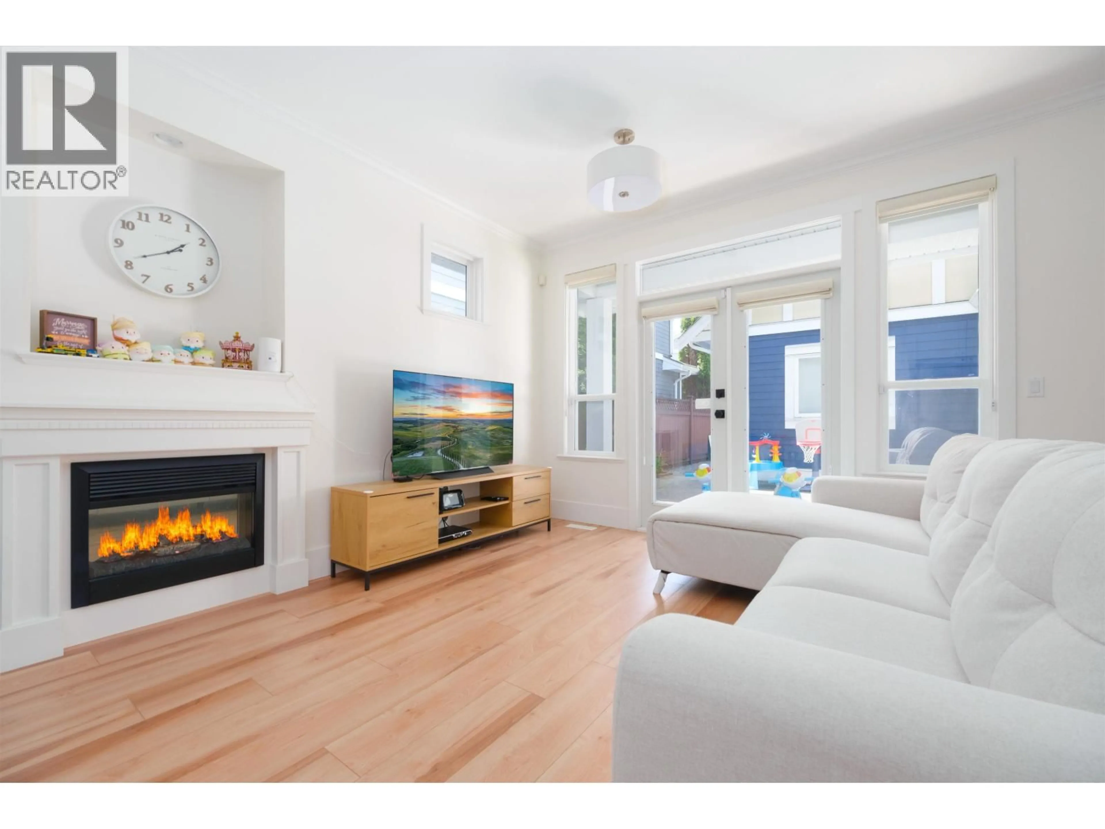 Living room with furniture, wood/laminate floor for 12293 EWEN AVENUE, Richmond British Columbia V7E6S8