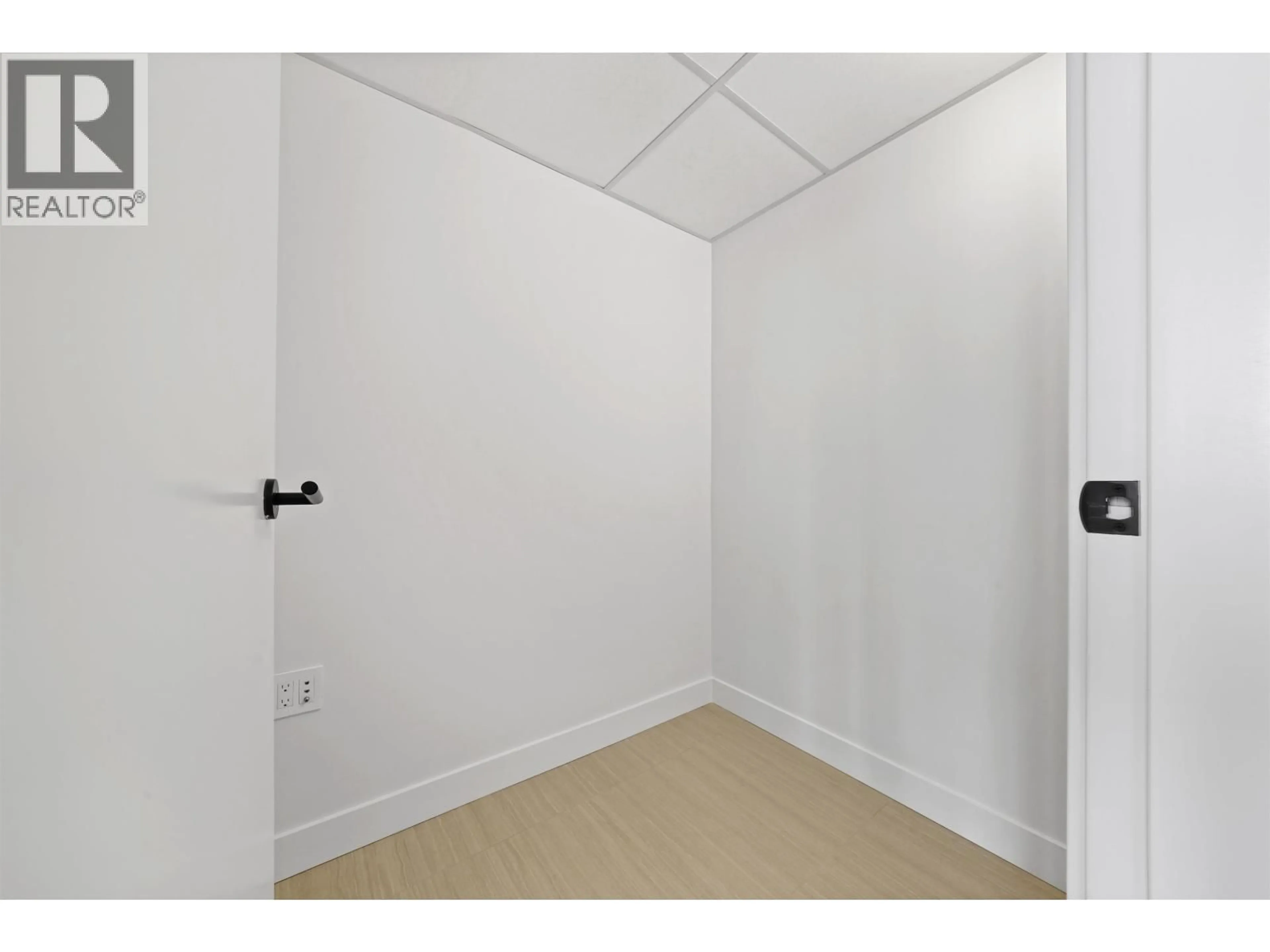 A pic of a room for 1402 - 5058 JOYCE STREET, Vancouver British Columbia V5R0J9