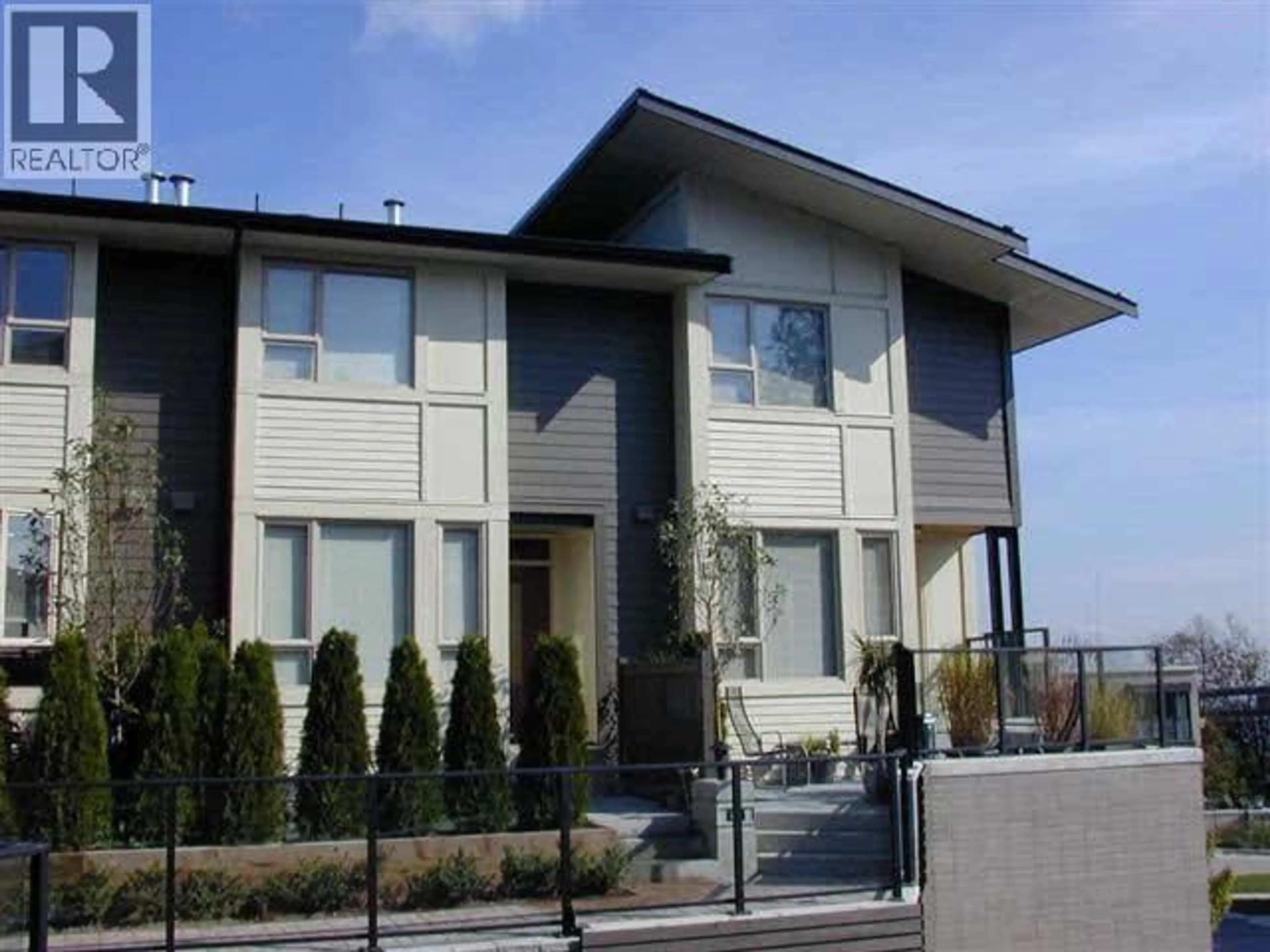 Home with vinyl exterior material, unknown for 132 - 9229 UNIVERSITY CRESCENT, Burnaby British Columbia V5A4Z2