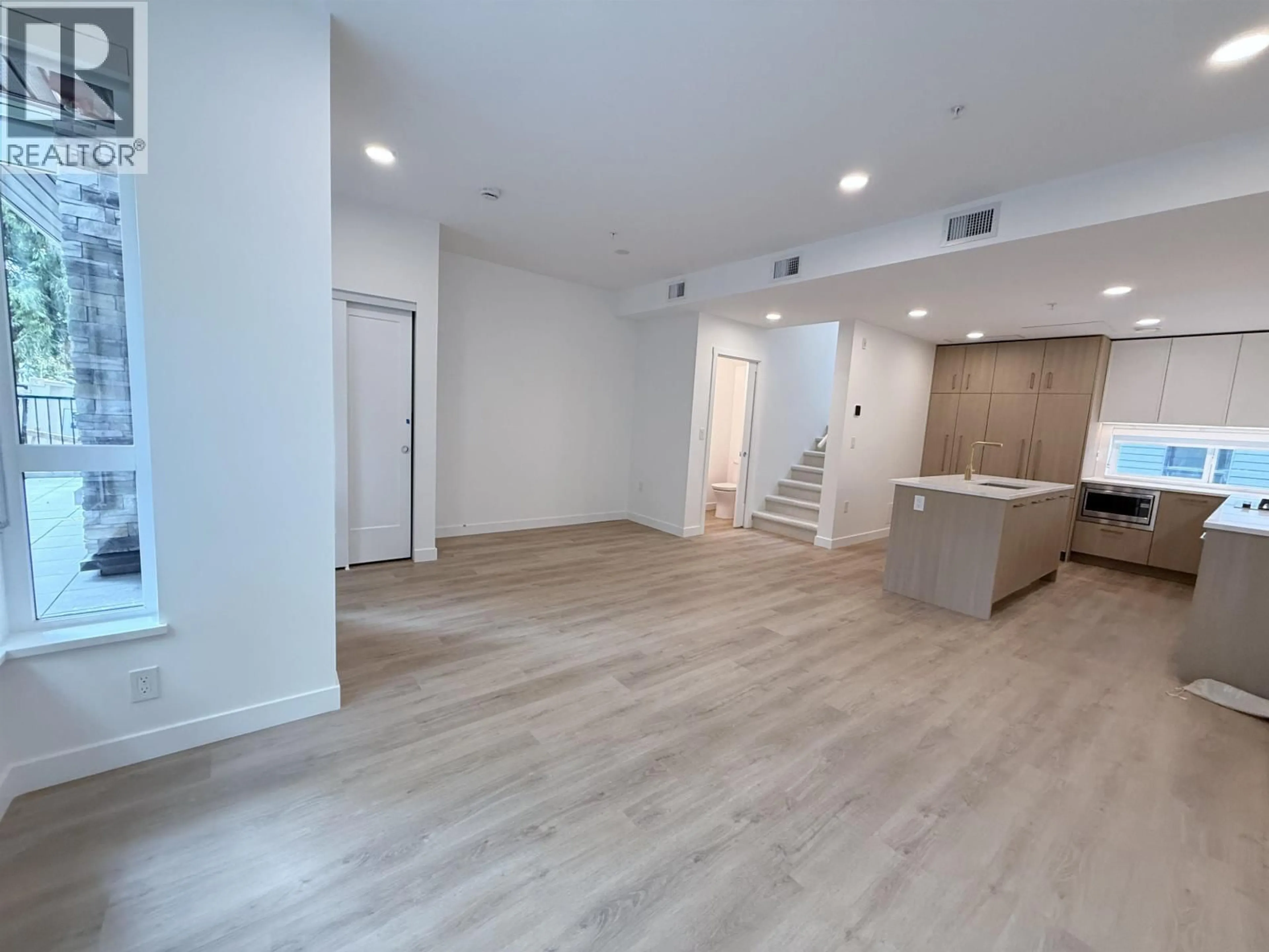 A pic of a room for 202 - 381 CLAYTON STREET, Coquitlam British Columbia V3K0J8