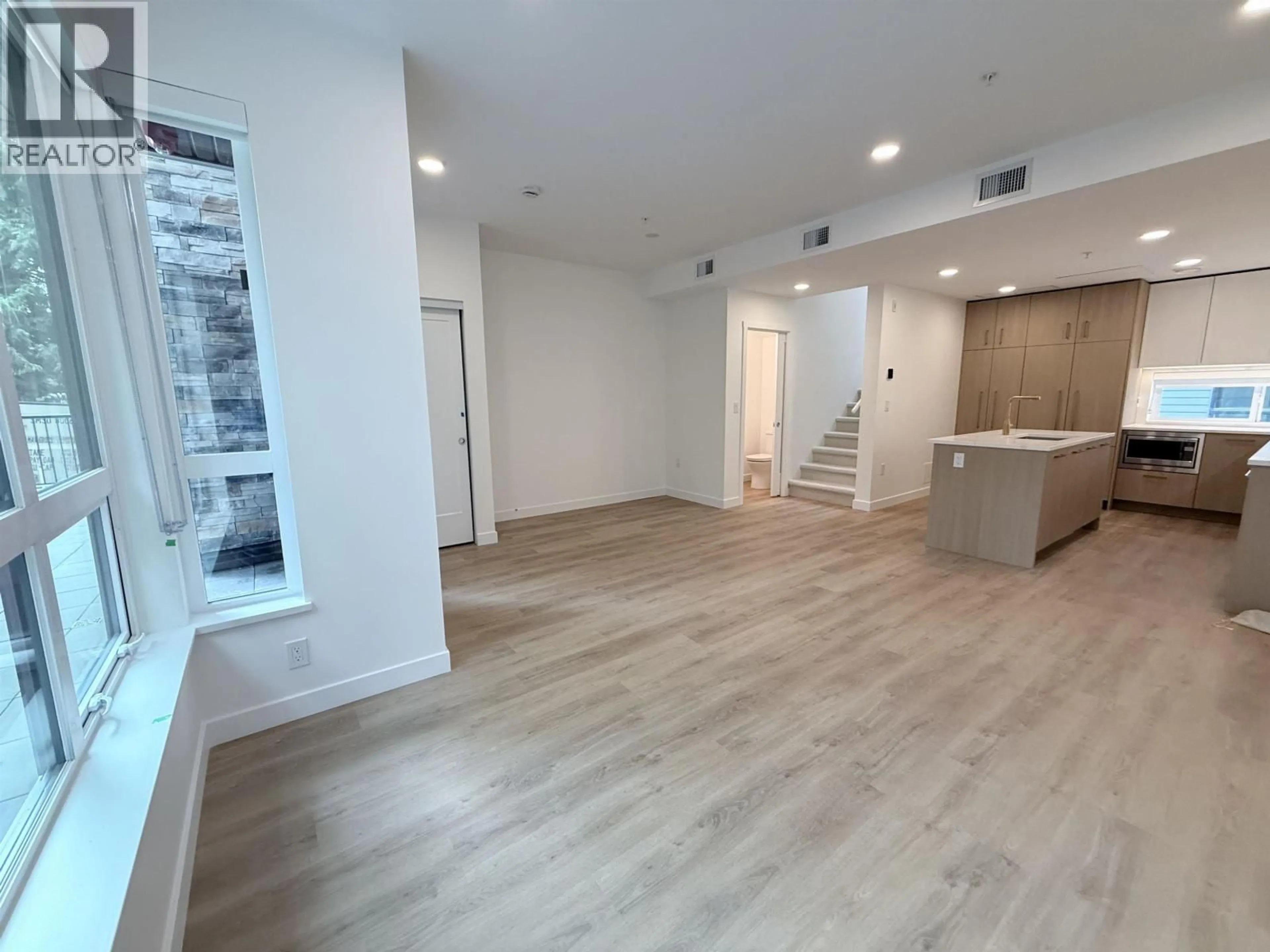 A pic of a room for 202 - 381 CLAYTON STREET, Coquitlam British Columbia V3K0J8