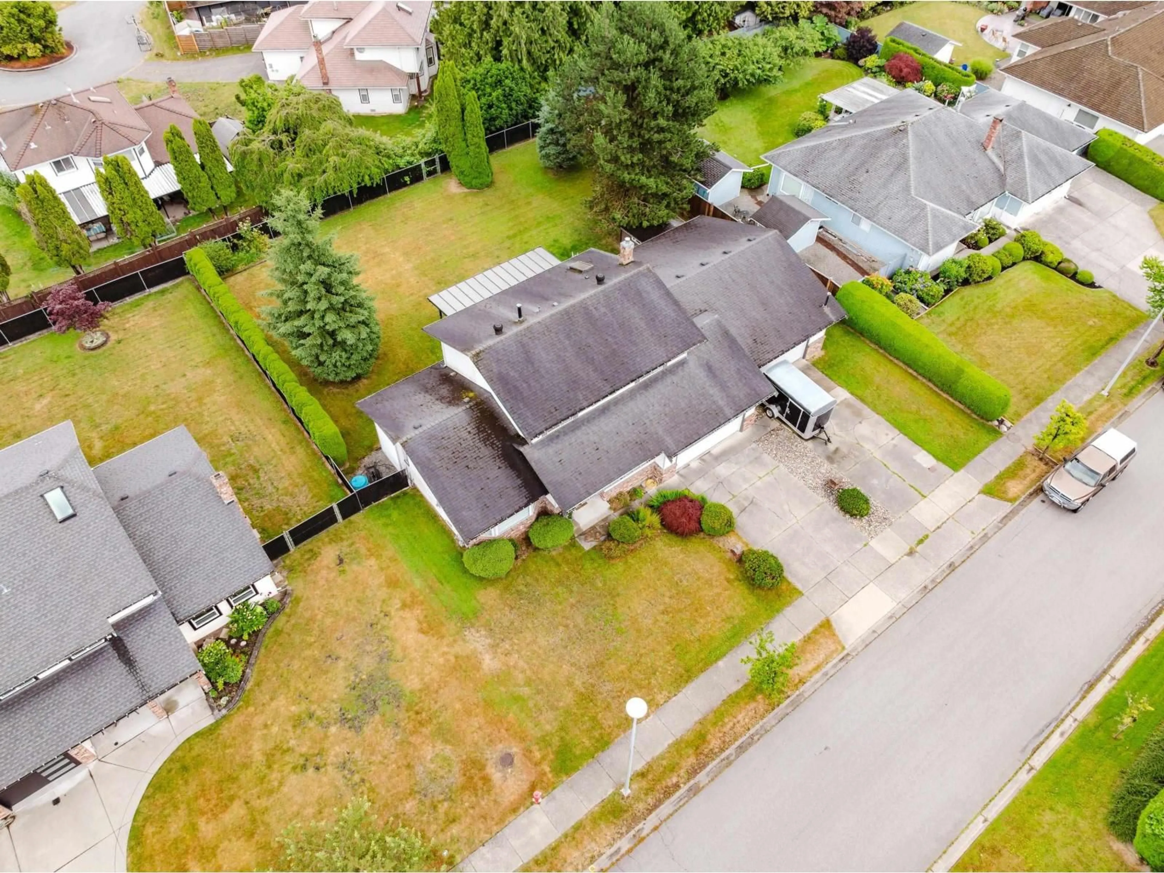 A pic from outside/outdoor area/front of a property/back of a property/a pic from drone, street for 5644 SUNRISE EAST, Surrey British Columbia V3S7M5