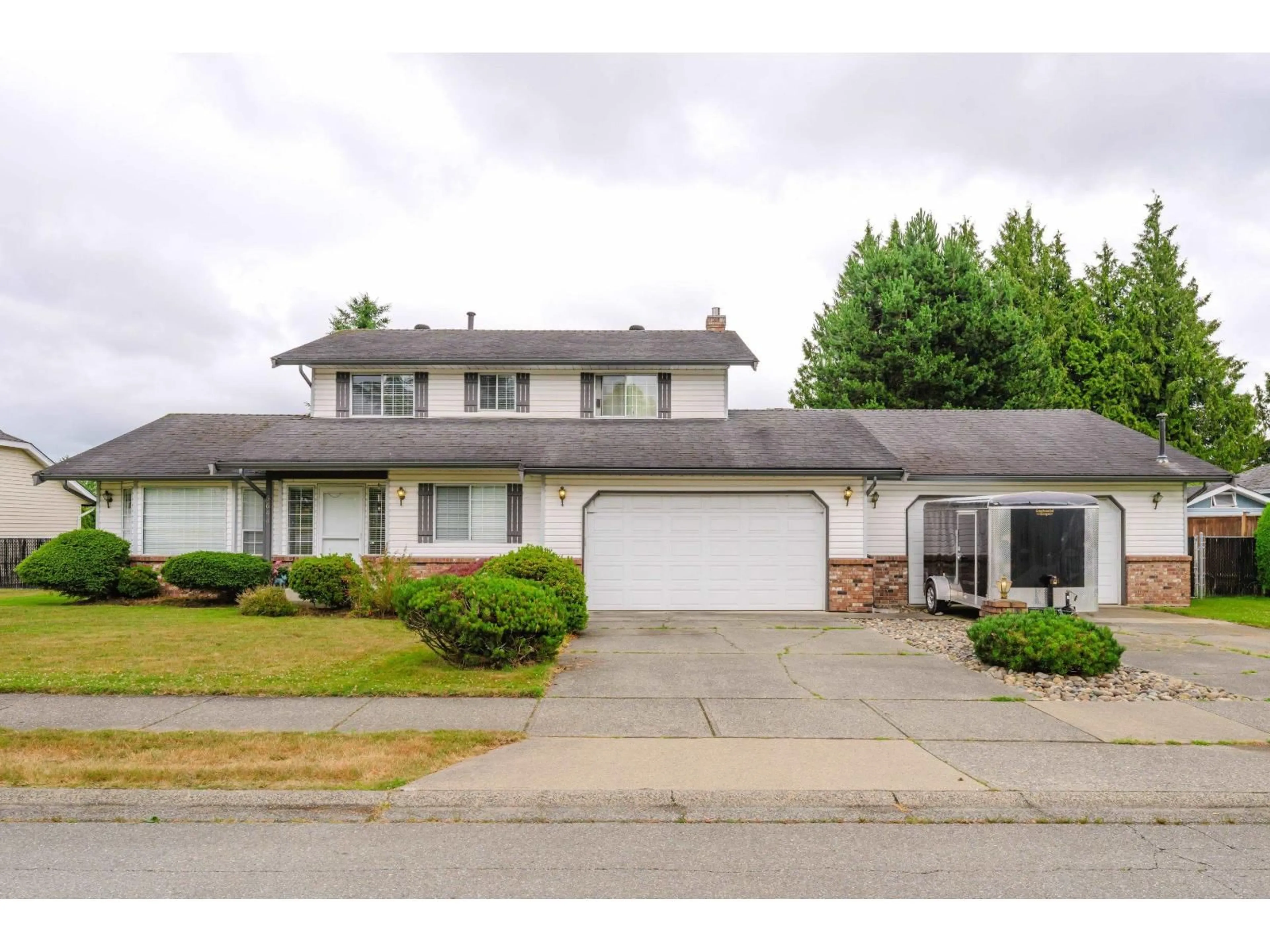 Home with vinyl exterior material, street for 5644 SUNRISE EAST, Surrey British Columbia V3S7M5