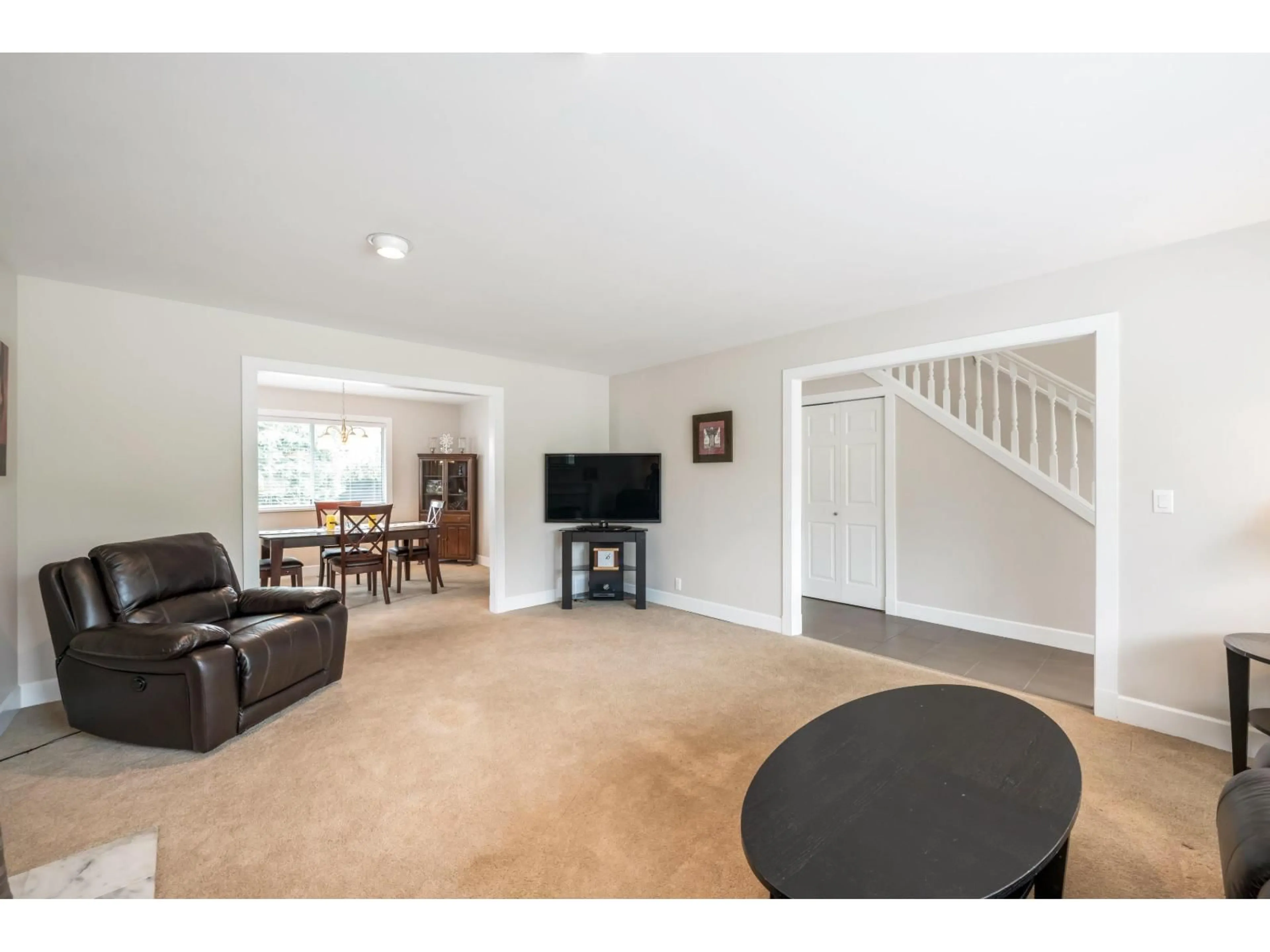 Living room with furniture, unknown for 5644 SUNRISE EAST, Surrey British Columbia V3S7M5