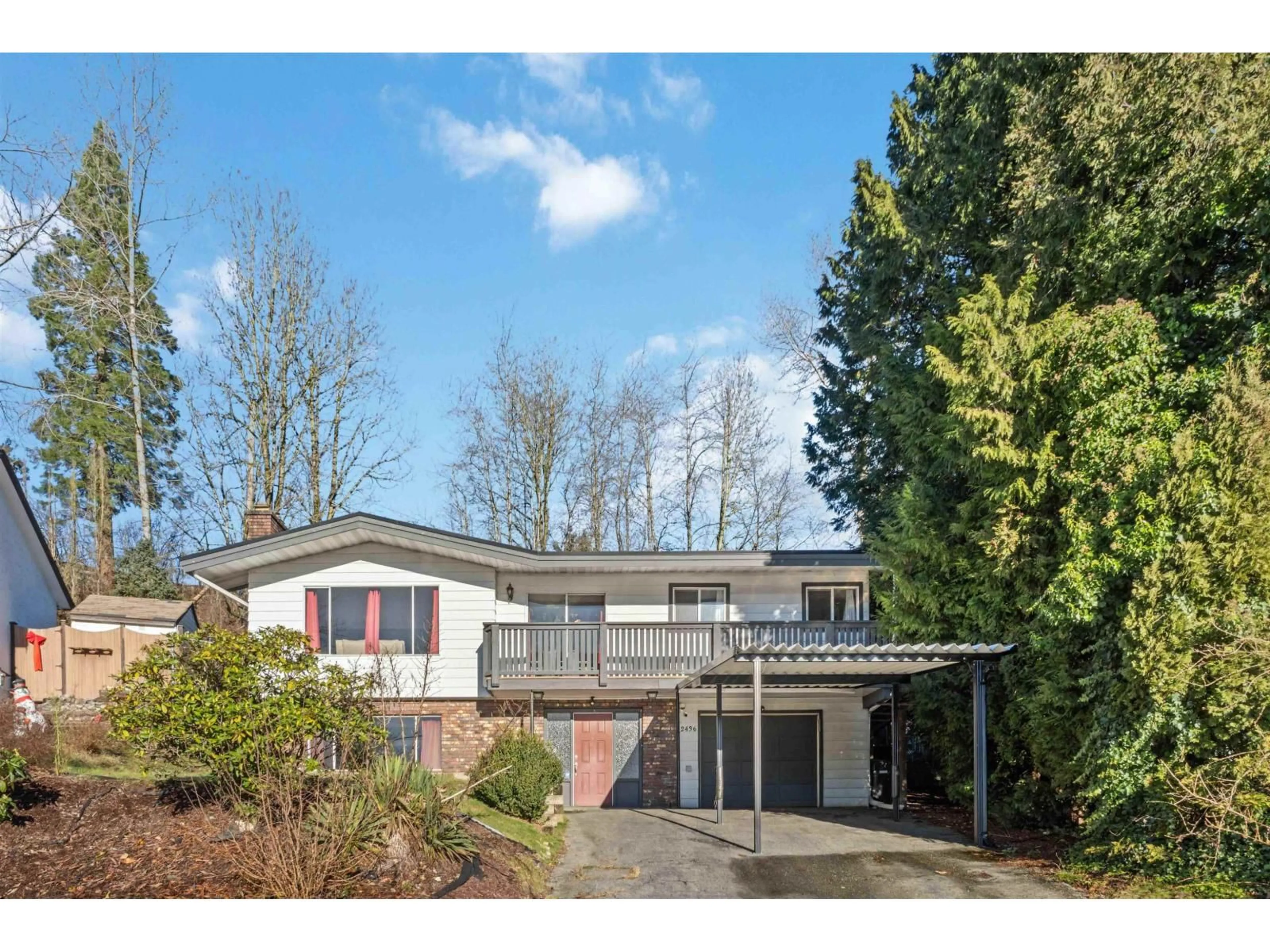 A pic from outside/outdoor area/front of a property/back of a property/a pic from drone, street for 2436 MIDAS, Abbotsford British Columbia V2S4R3