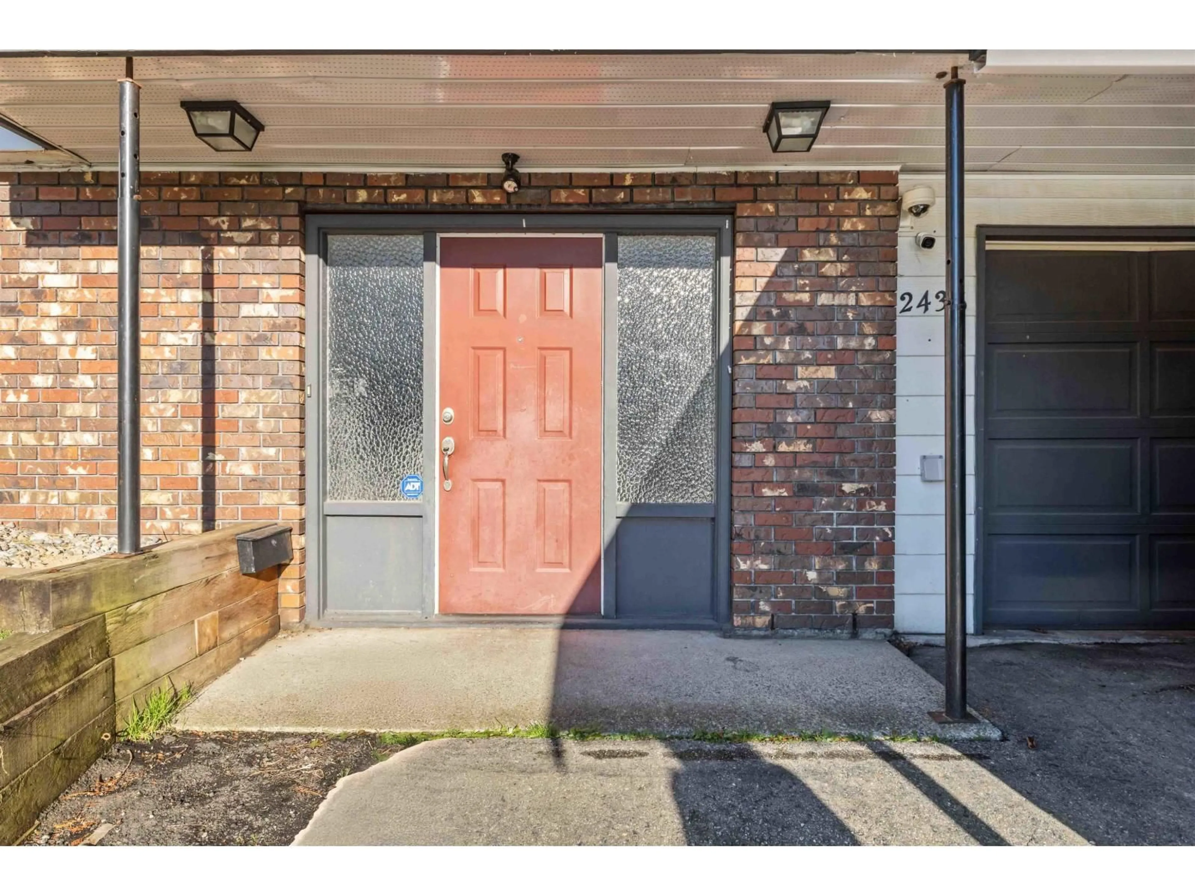Indoor entryway for 2436 MIDAS, Abbotsford British Columbia V2S4R3