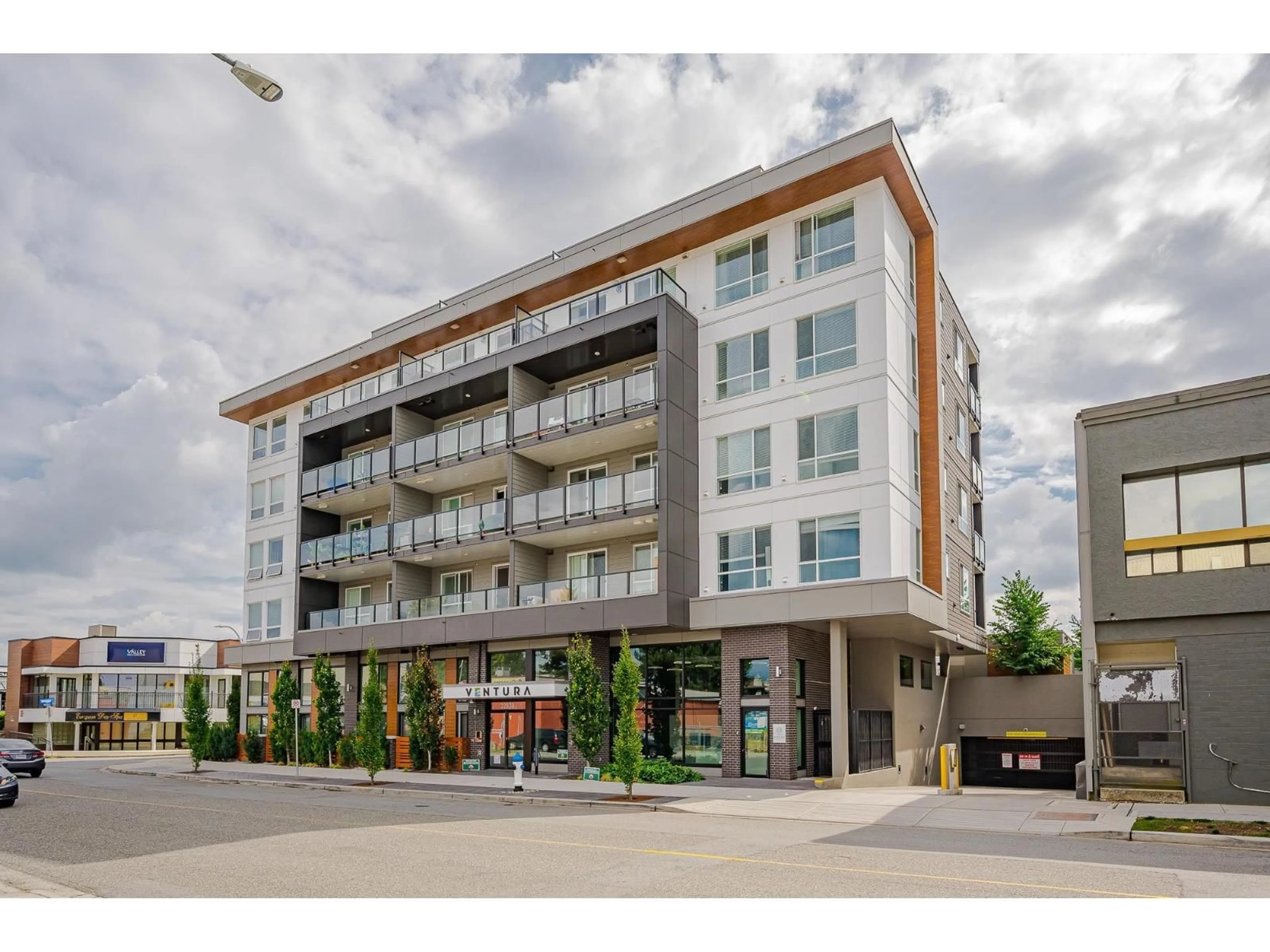 Patio, building for 408 - 32838 VENTURA, Abbotsford British Columbia V2S0M5