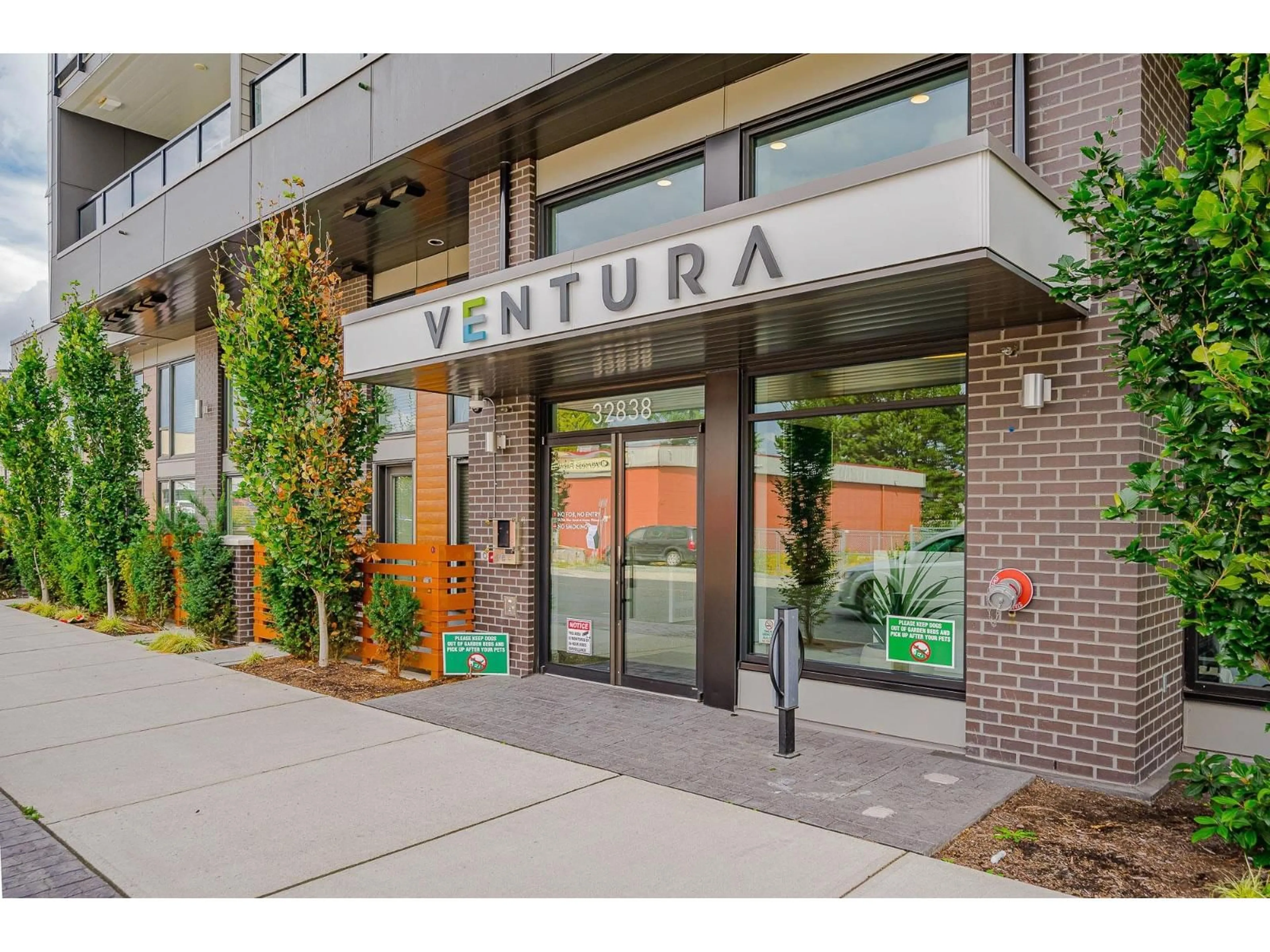 Indoor entryway for 408 - 32838 VENTURA, Abbotsford British Columbia V2S0M5