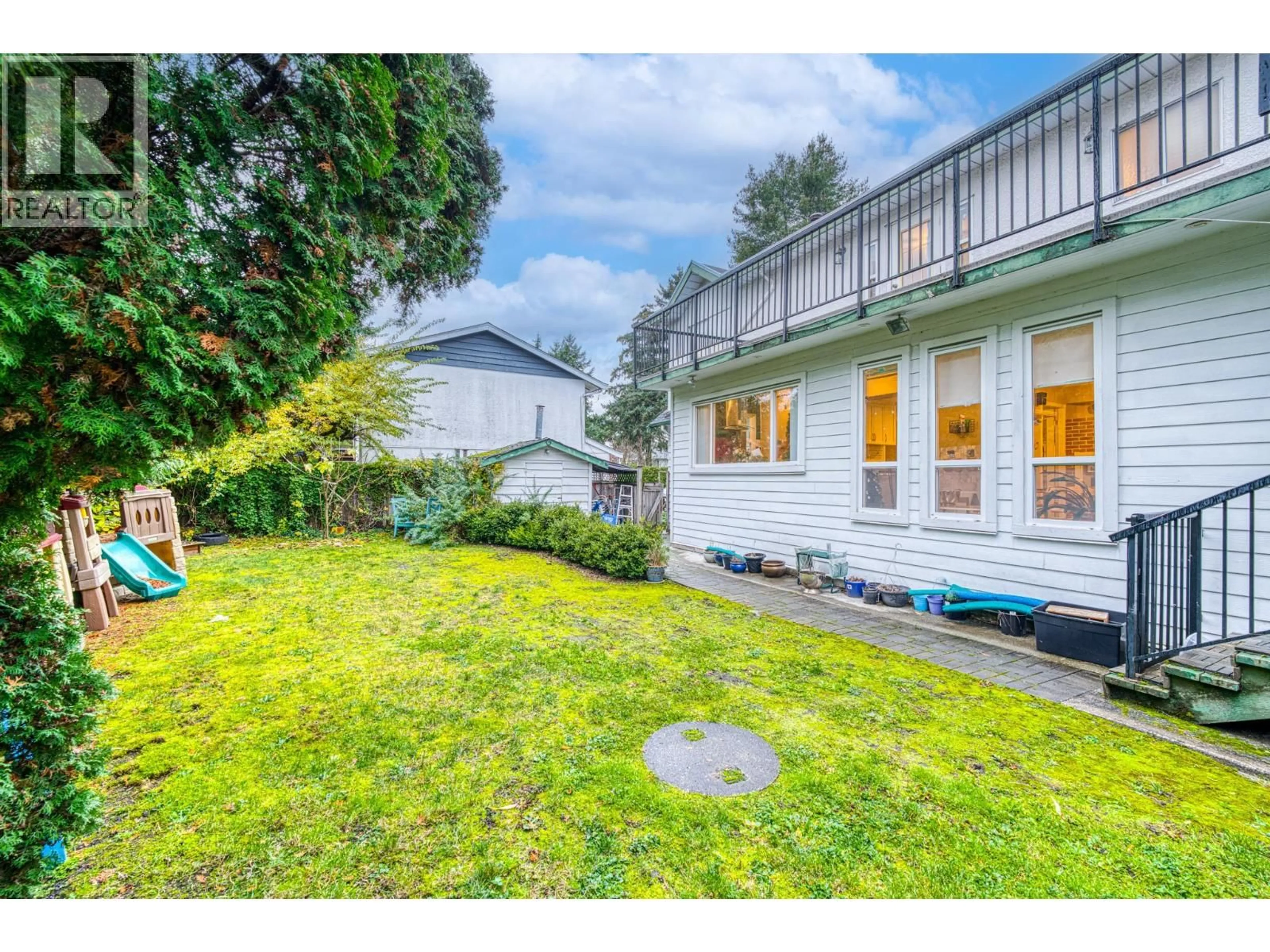 A pic from outside/outdoor area/front of a property/back of a property/a pic from drone, street for 10800 ROCHDALE DRIVE, Richmond British Columbia V7A3N6
