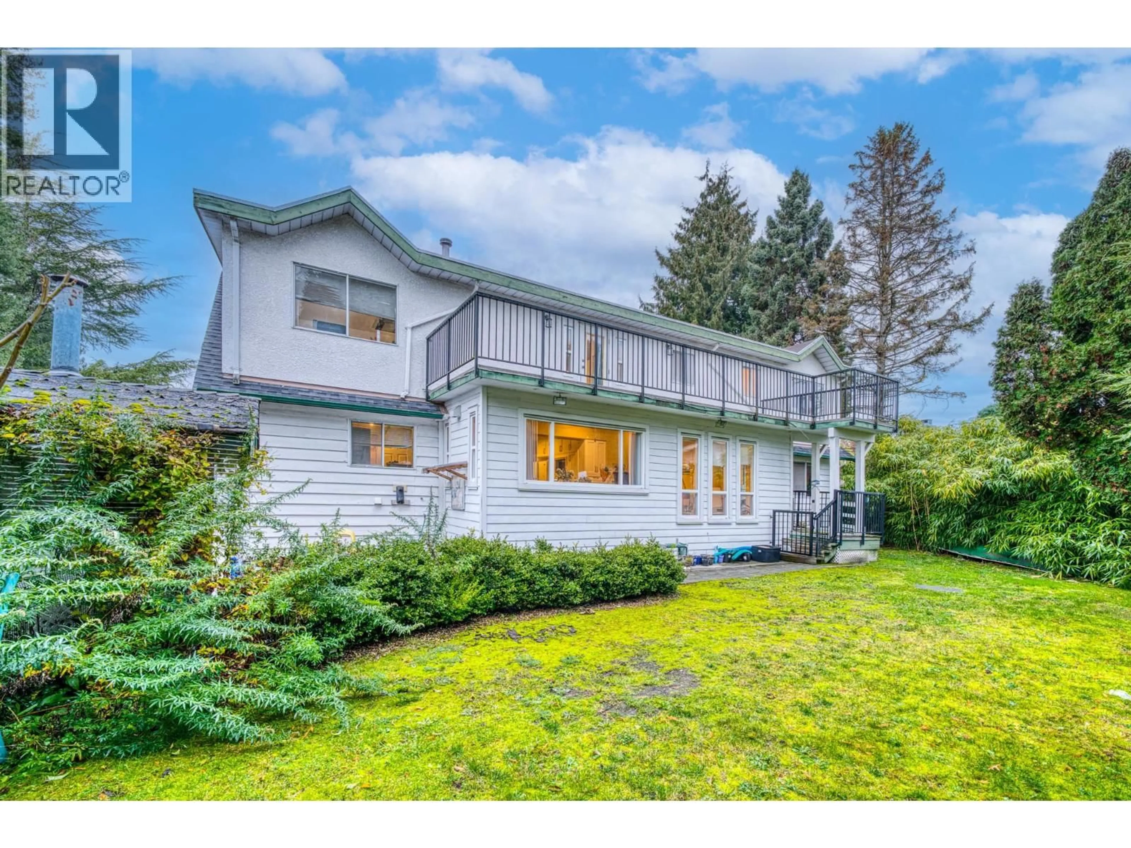 Home with vinyl exterior material, unknown for 10800 ROCHDALE DRIVE, Richmond British Columbia V7A3N6