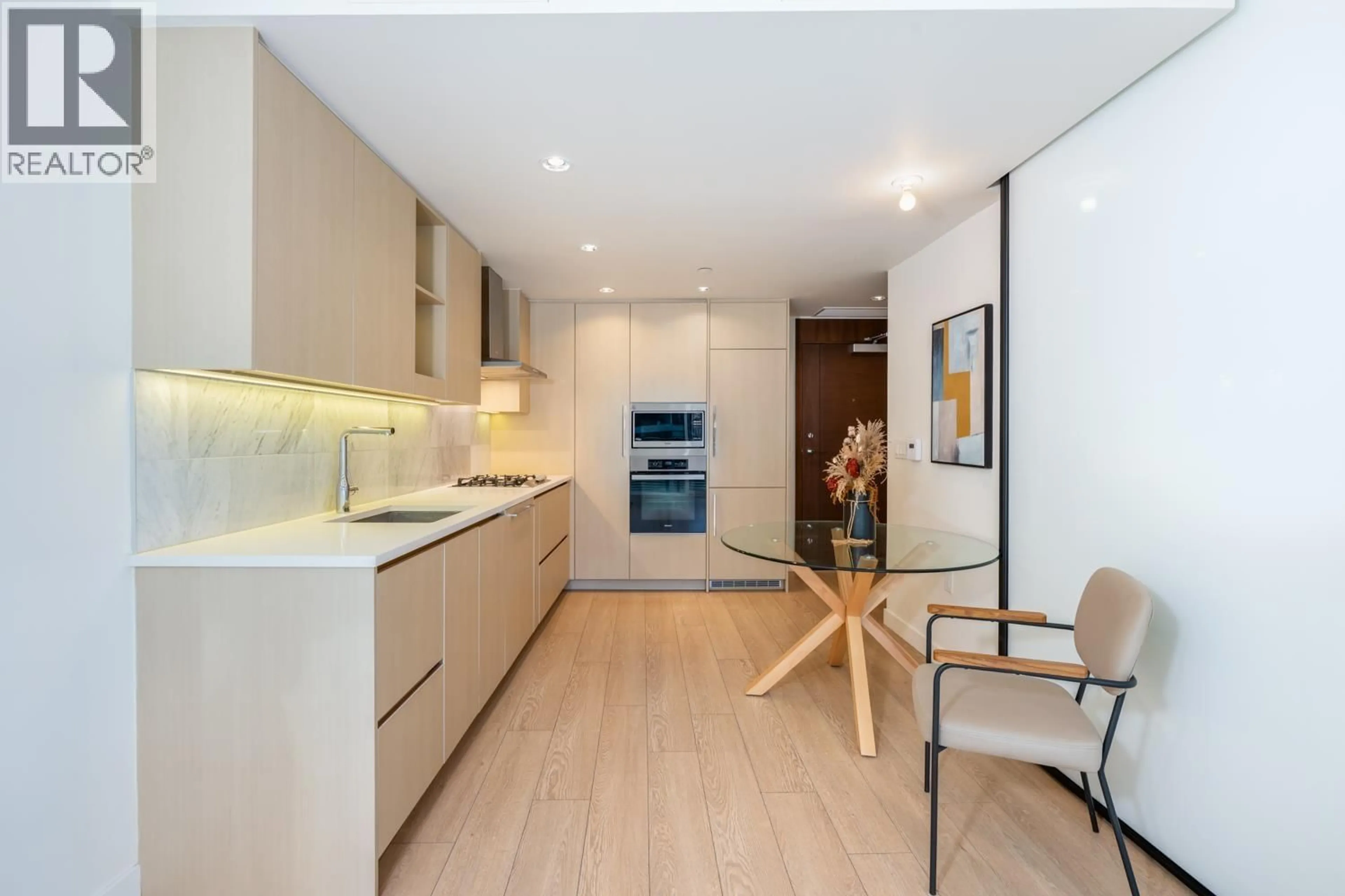 Contemporary kitchen, unknown for 308 - 89 NELSON STREET, Vancouver British Columbia V6Z0E7