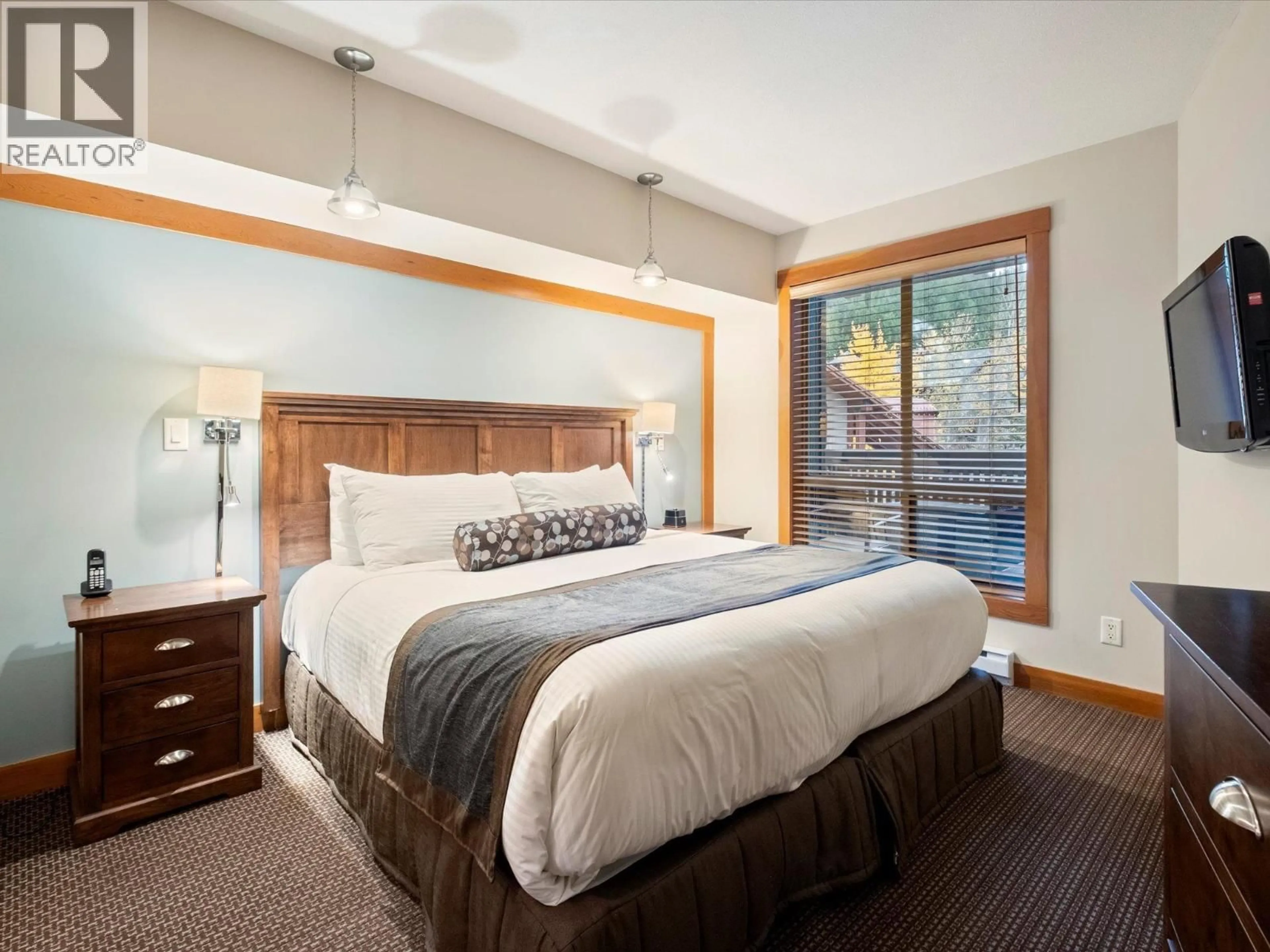 Bedroom with bed, wood/laminate floor for 215C - 2036 LONDON LANE, Whistler British Columbia V8E0N7