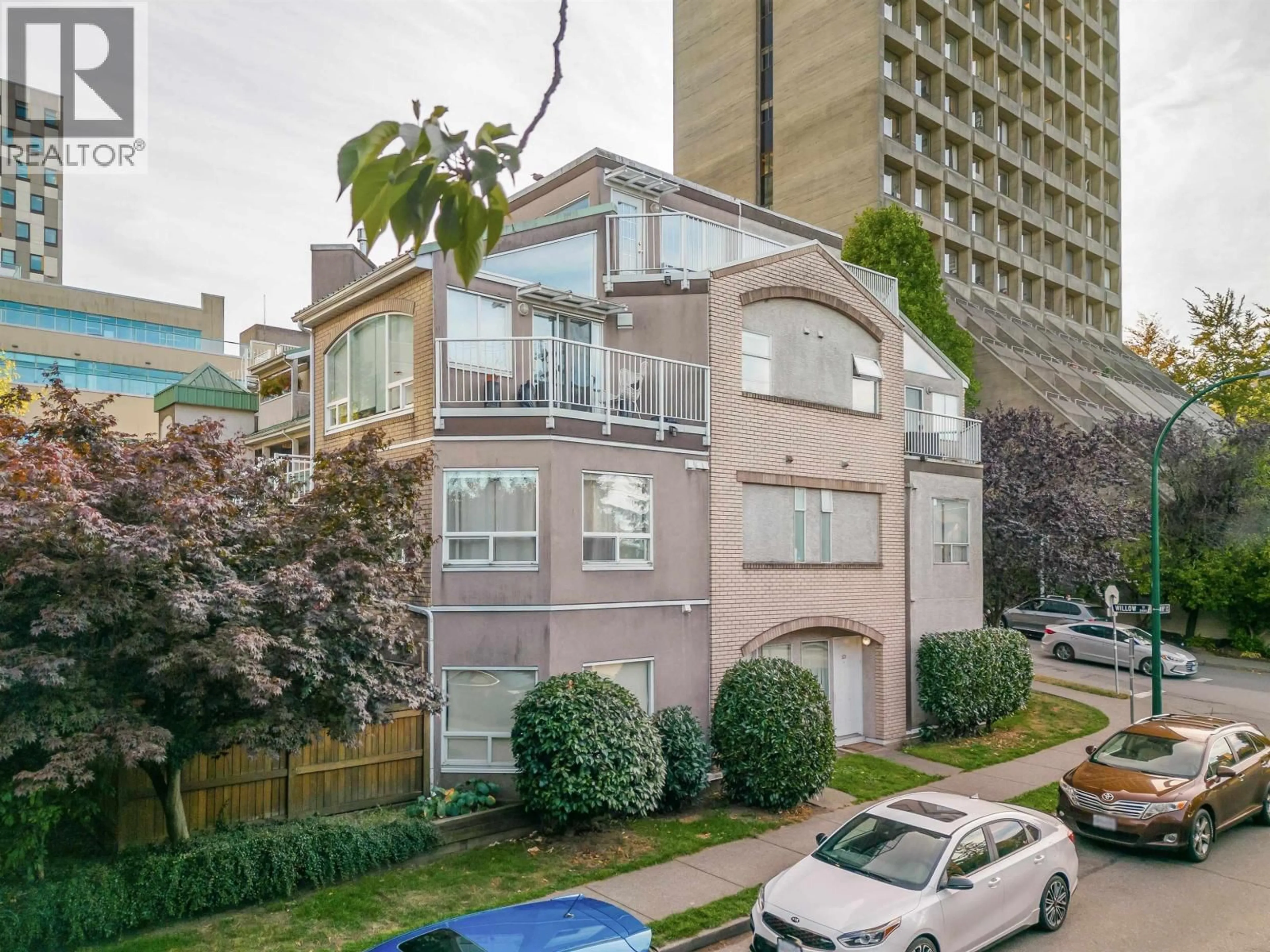 A pic from outside/outdoor area/front of a property/back of a property/a pic from drone, street for 208 - 788 8TH AVENUE, Vancouver British Columbia V5Z1E1