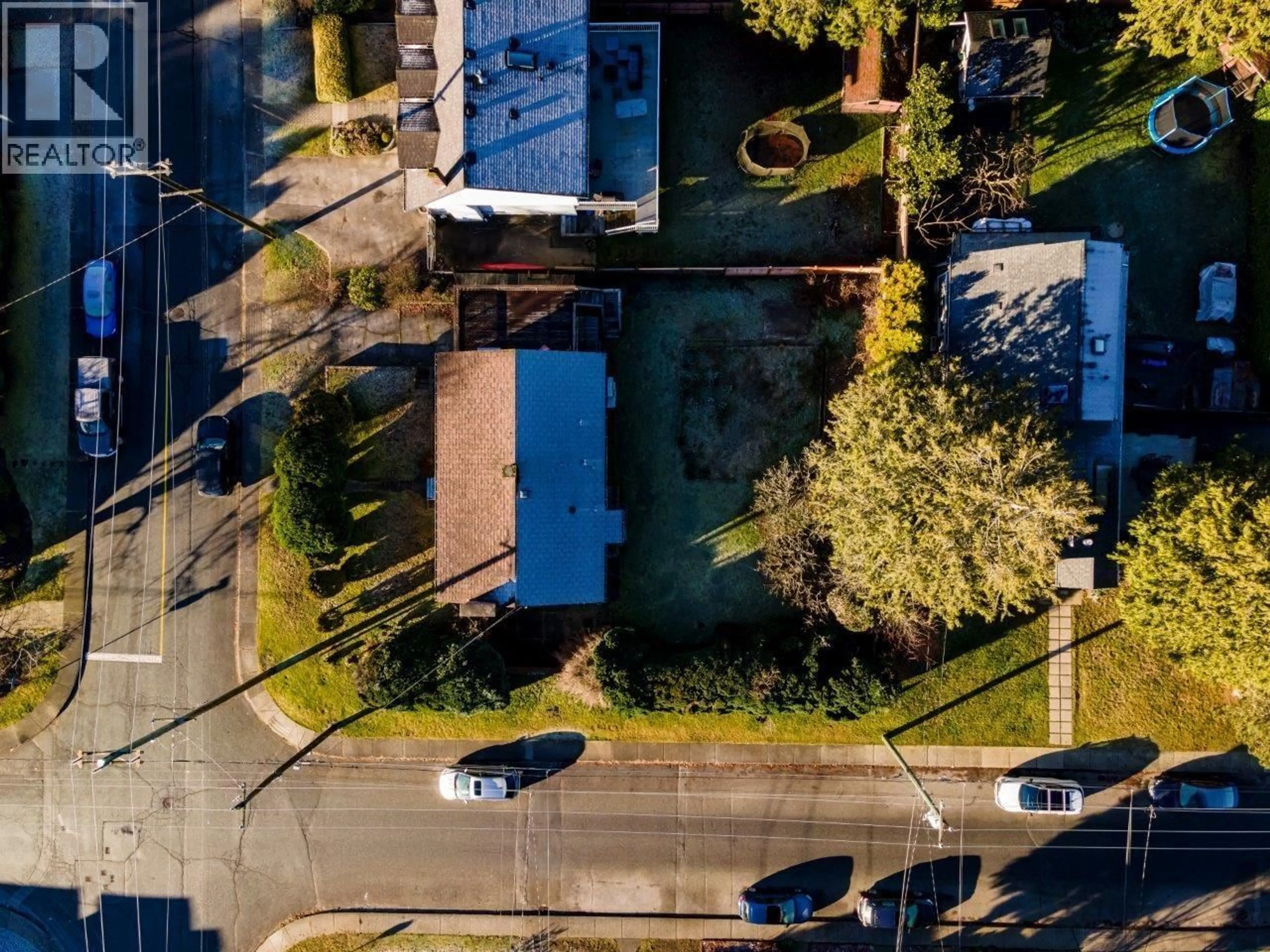 A pic from outside/outdoor area/front of a property/back of a property/a pic from drone, street for 780 16TH STREET, North Vancouver British Columbia V7L2V1