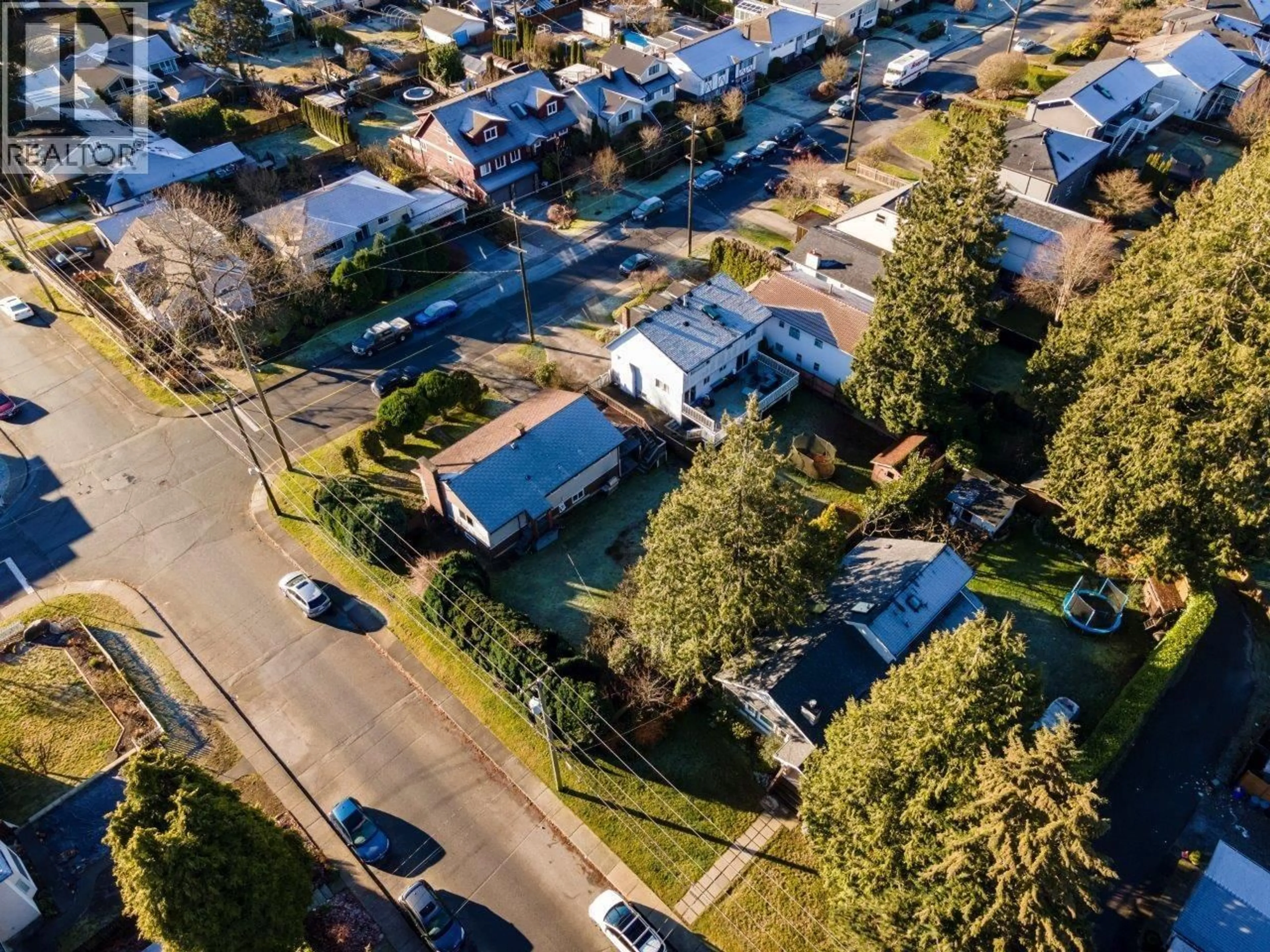 A pic from outside/outdoor area/front of a property/back of a property/a pic from drone, street for 780 16TH STREET, North Vancouver British Columbia V7L2V1