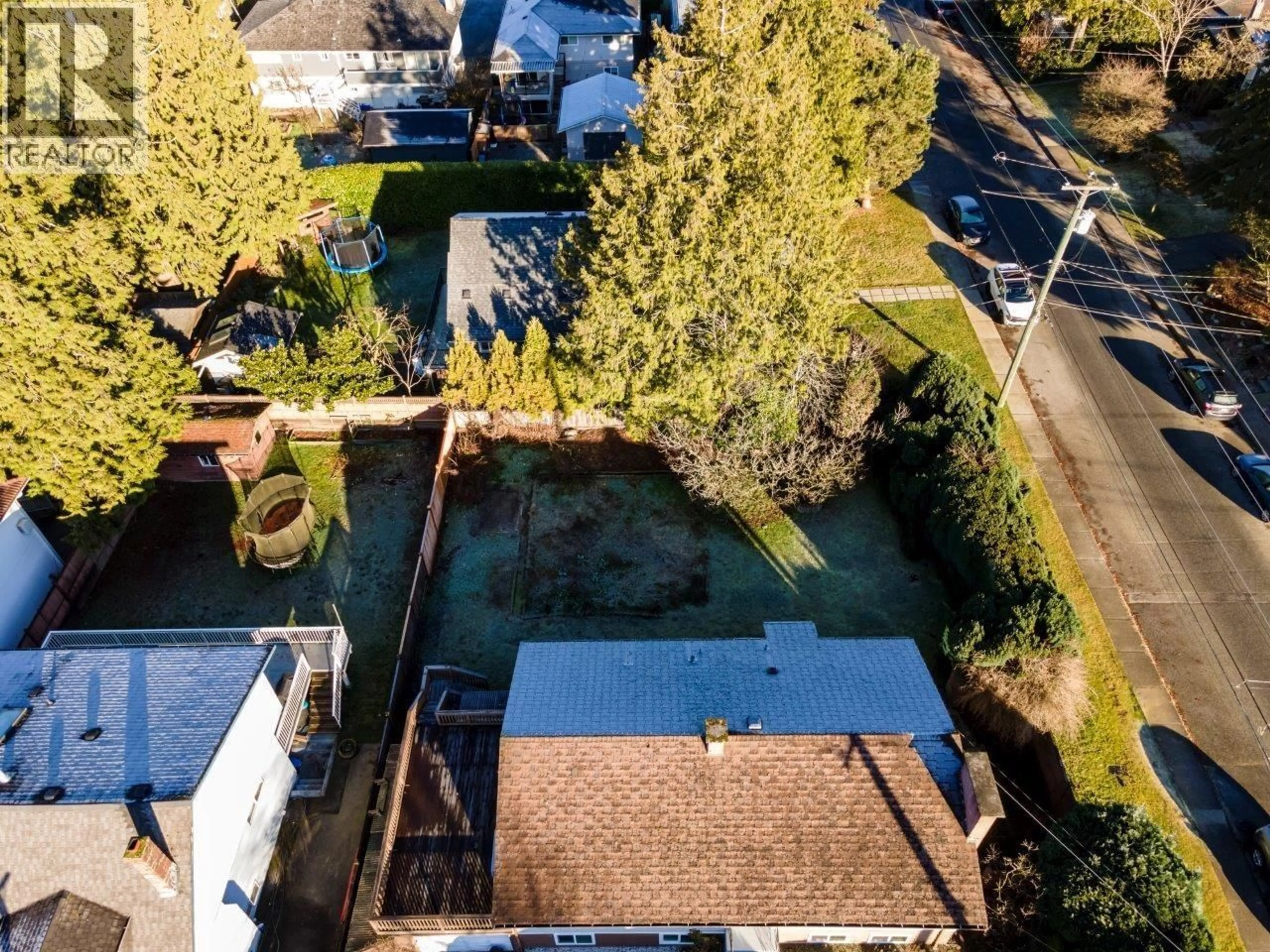 A pic from outside/outdoor area/front of a property/back of a property/a pic from drone, street for 780 16TH STREET, North Vancouver British Columbia V7L2V1