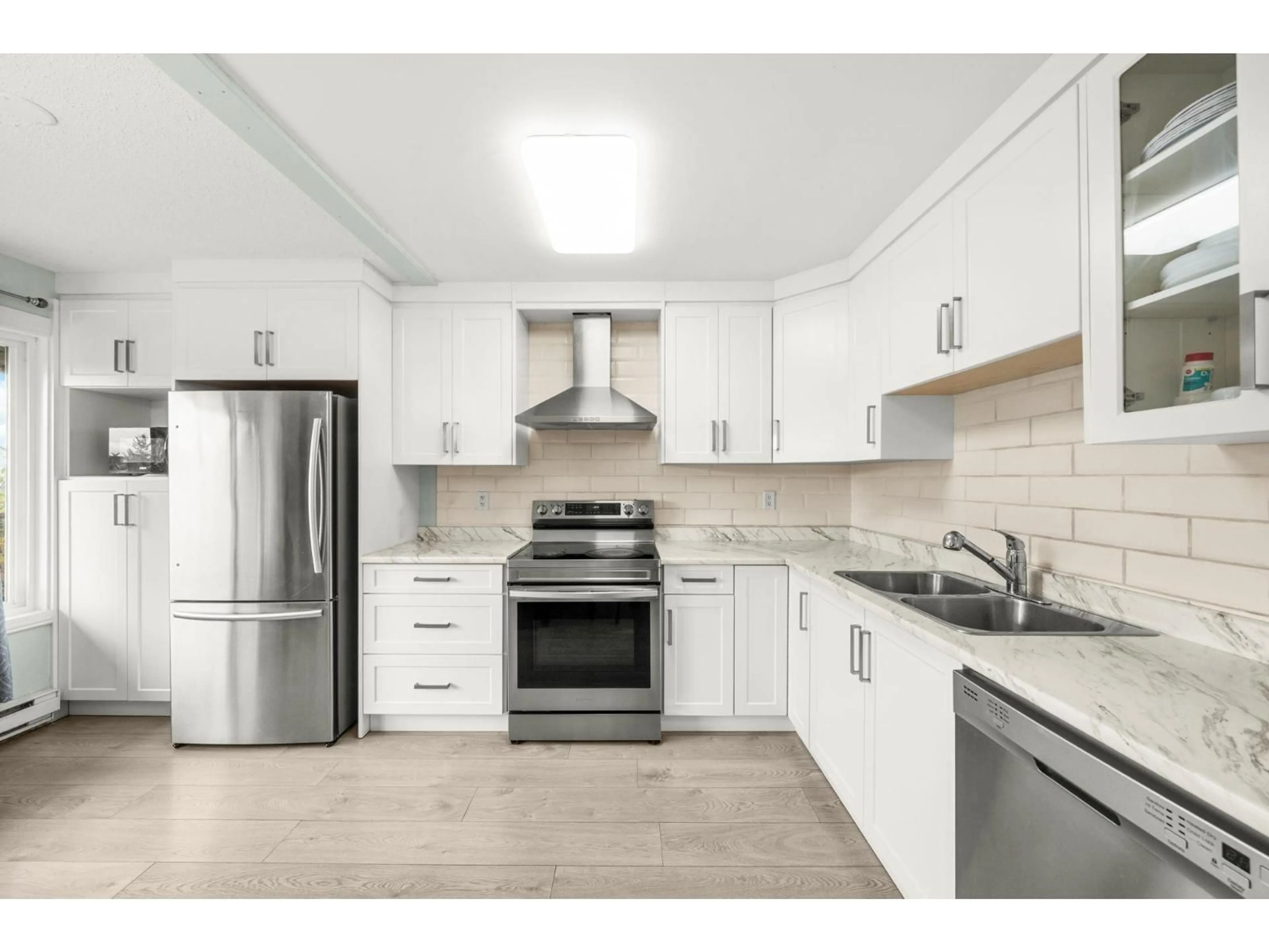 Standard kitchen, unknown for 2725 SANDON, Abbotsford British Columbia V2S7J3