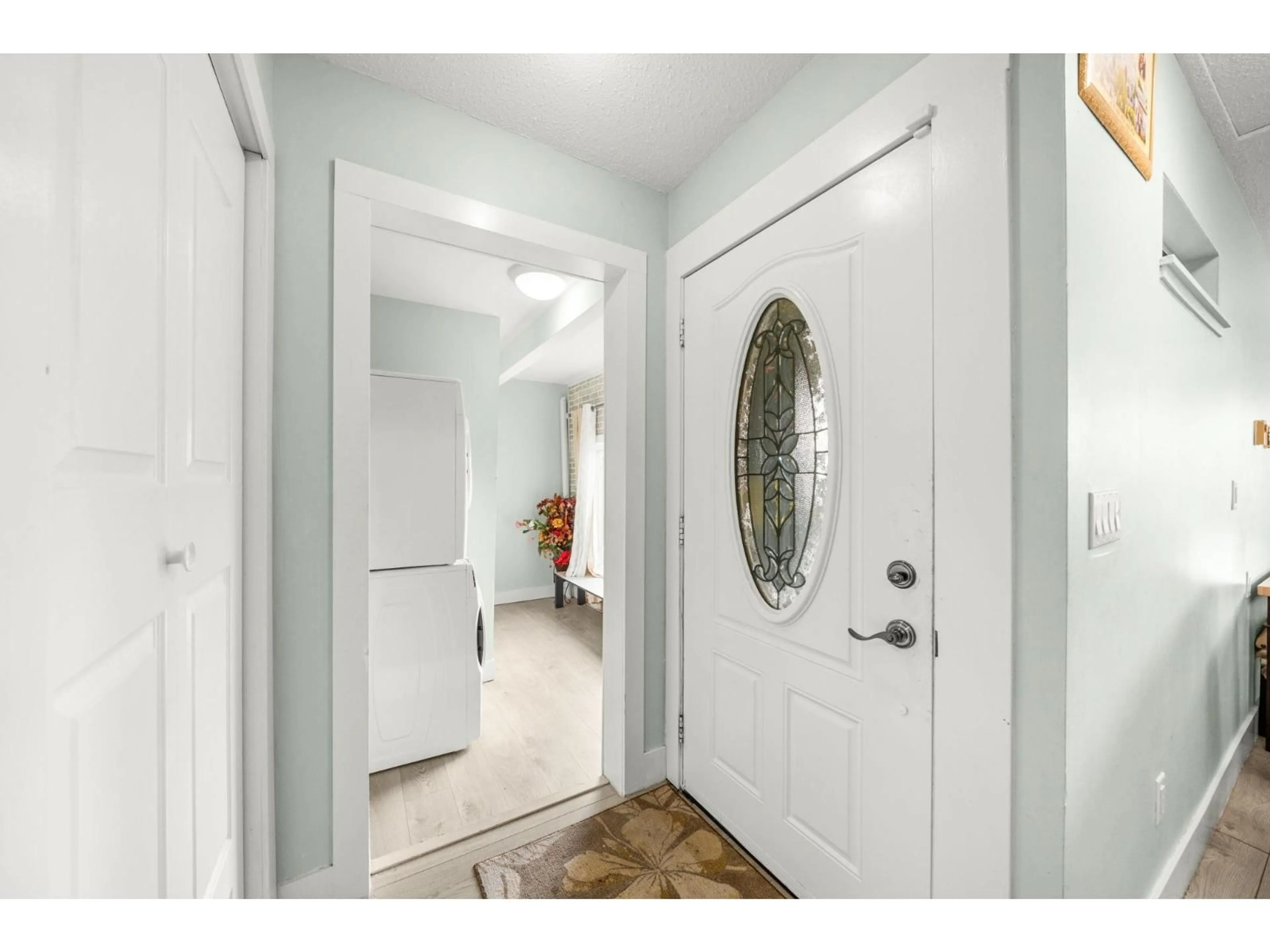Indoor entryway for 2725 SANDON, Abbotsford British Columbia V2S7J3