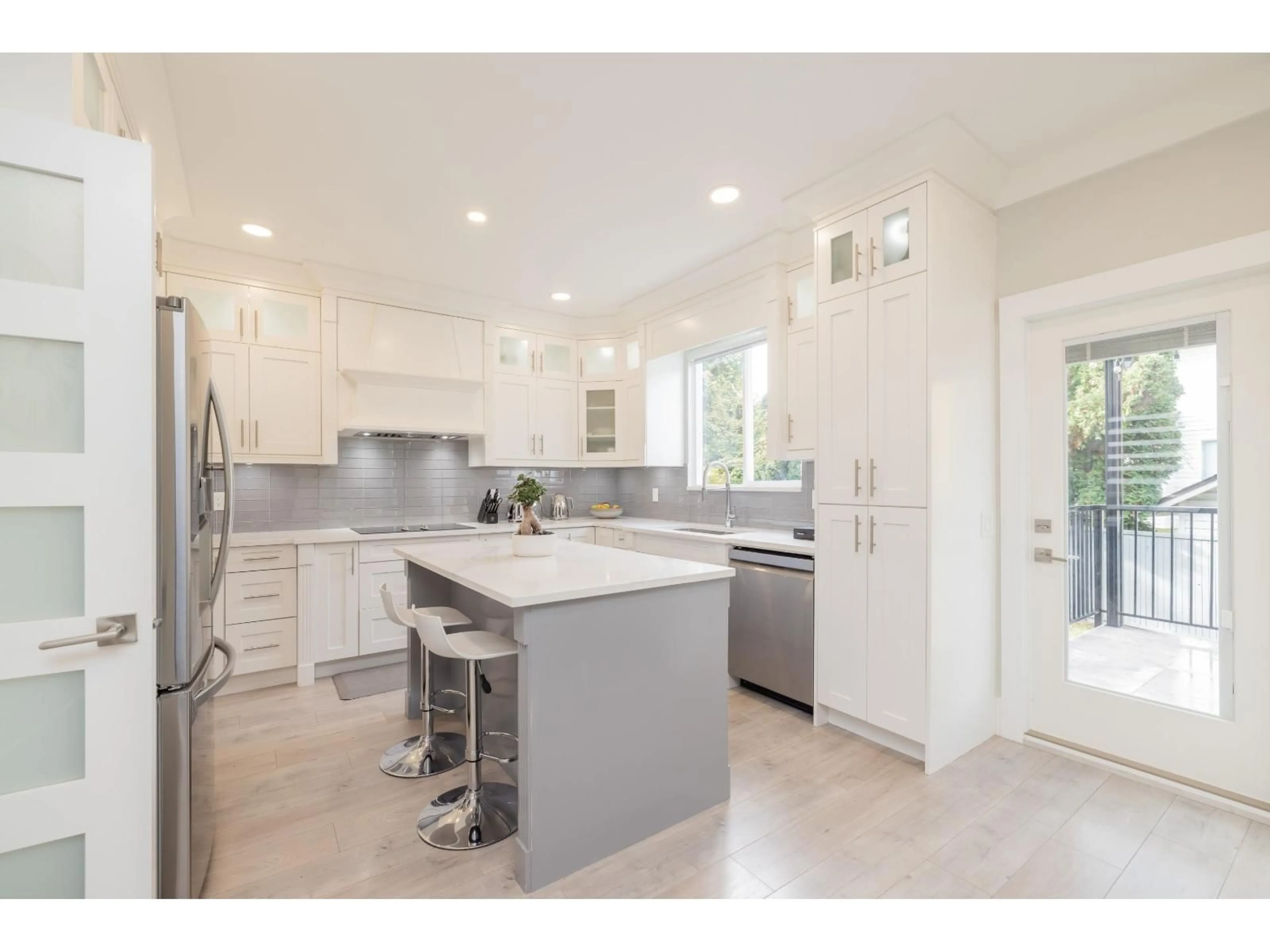 Open concept kitchen, unknown for 6477 189, Surrey British Columbia V3S8V4