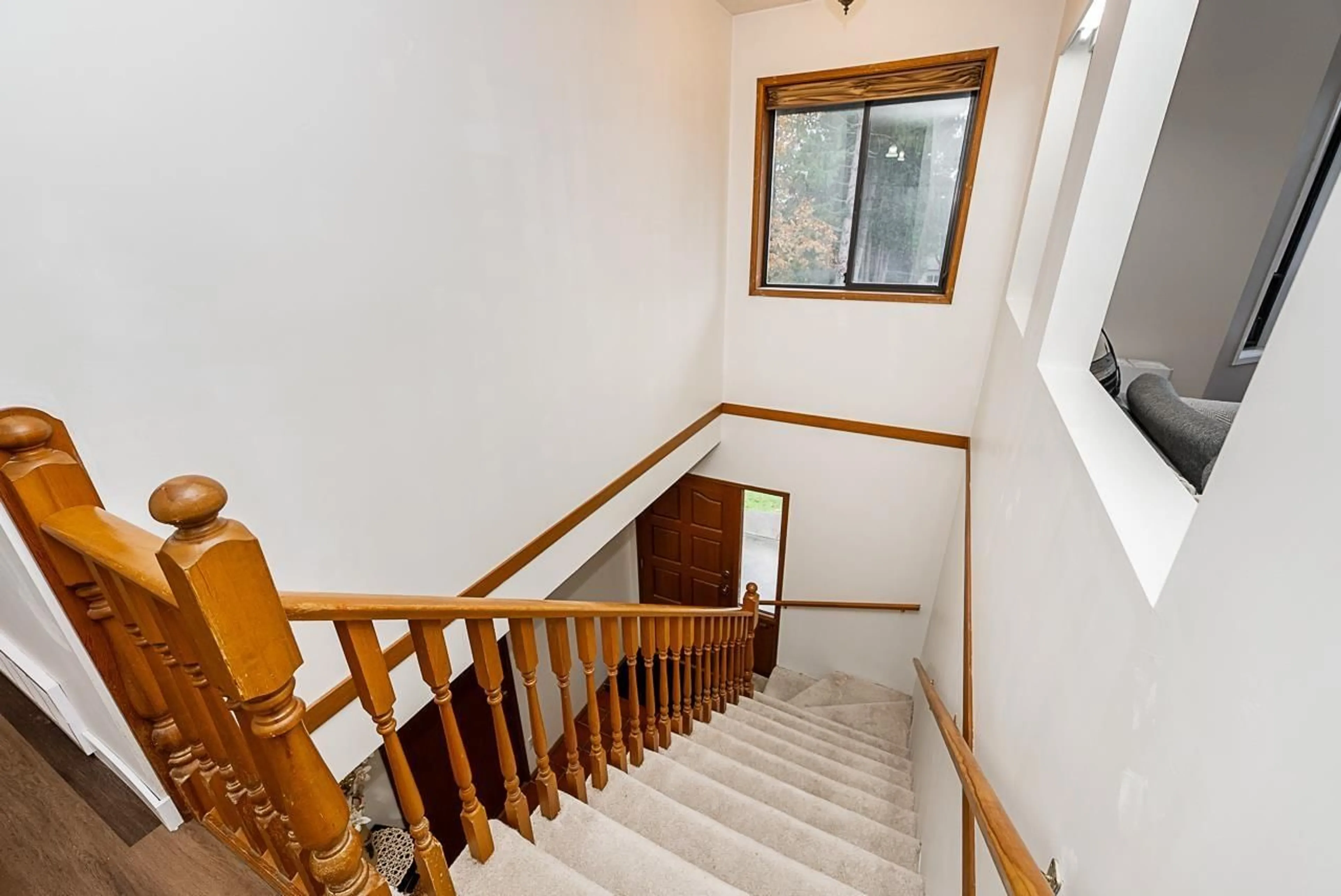 Stairs for 34686 ST MATTHEWS WAY, Abbotsford British Columbia V2S5L3