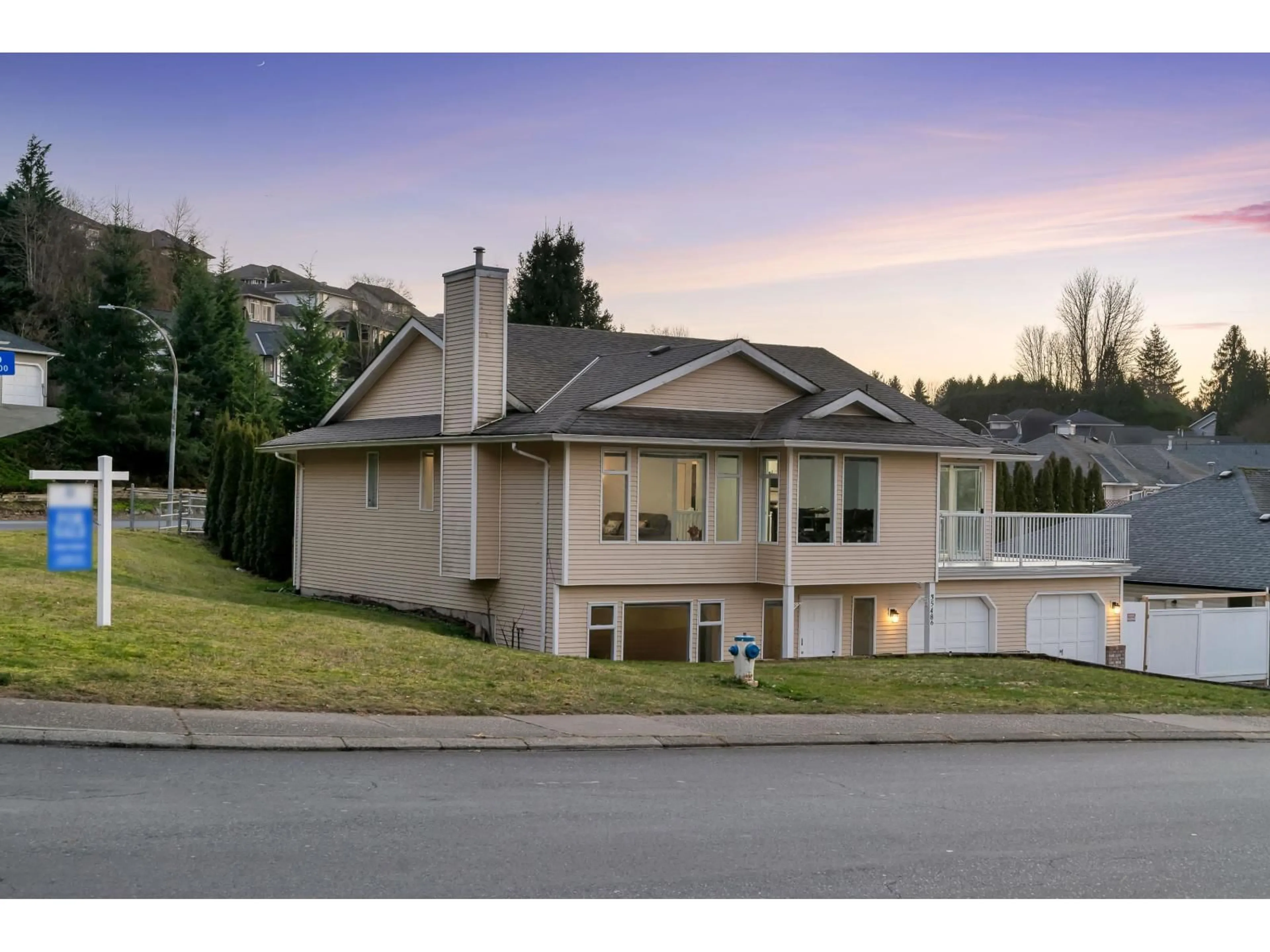 Home with vinyl exterior material, unknown for 35486 SANDY HILL, Abbotsford British Columbia V3G1J3
