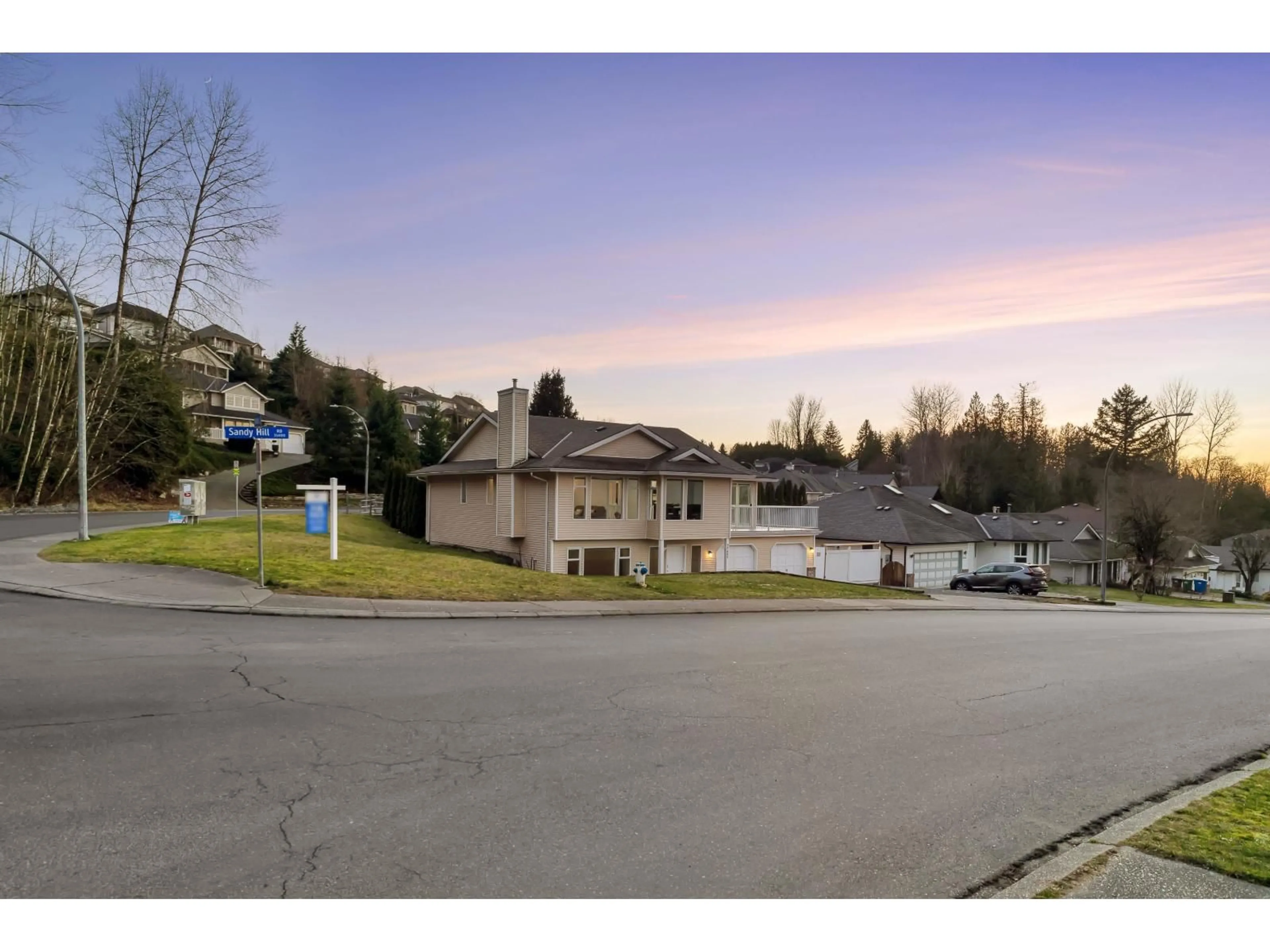 A pic from outside/outdoor area/front of a property/back of a property/a pic from drone, mountain view for 35486 SANDY HILL, Abbotsford British Columbia V3G1J3