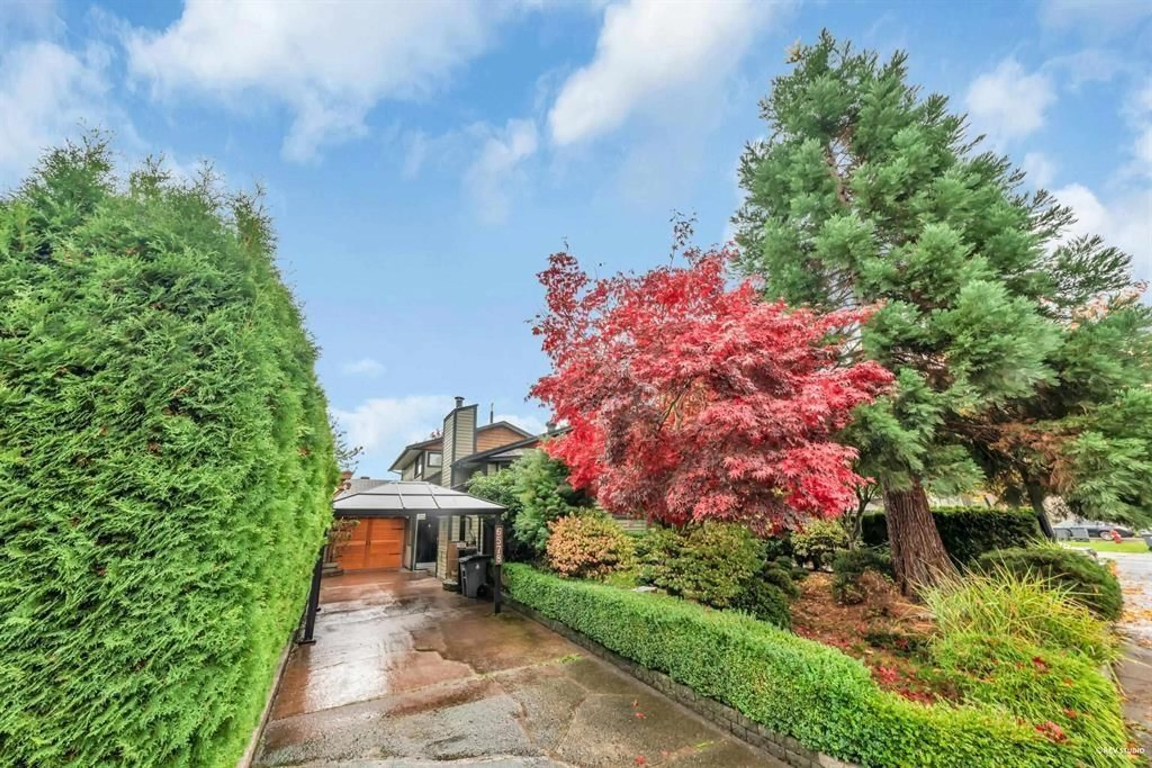 A pic from outside/outdoor area/front of a property/back of a property/a pic from drone, street for 6578 130A, Surrey British Columbia V3W8M5