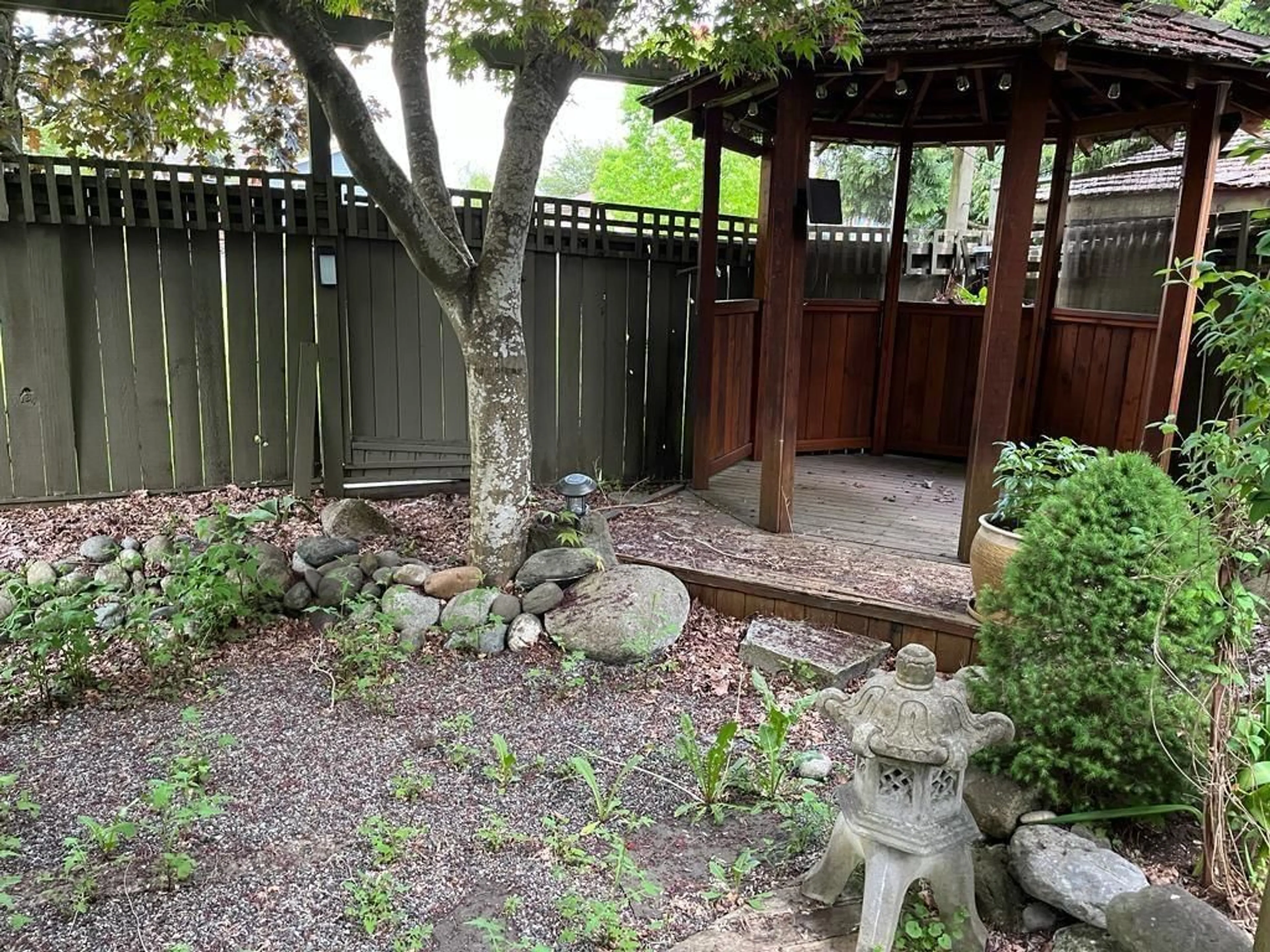 Patio, unknown for 6578 130A, Surrey British Columbia V3W8M5