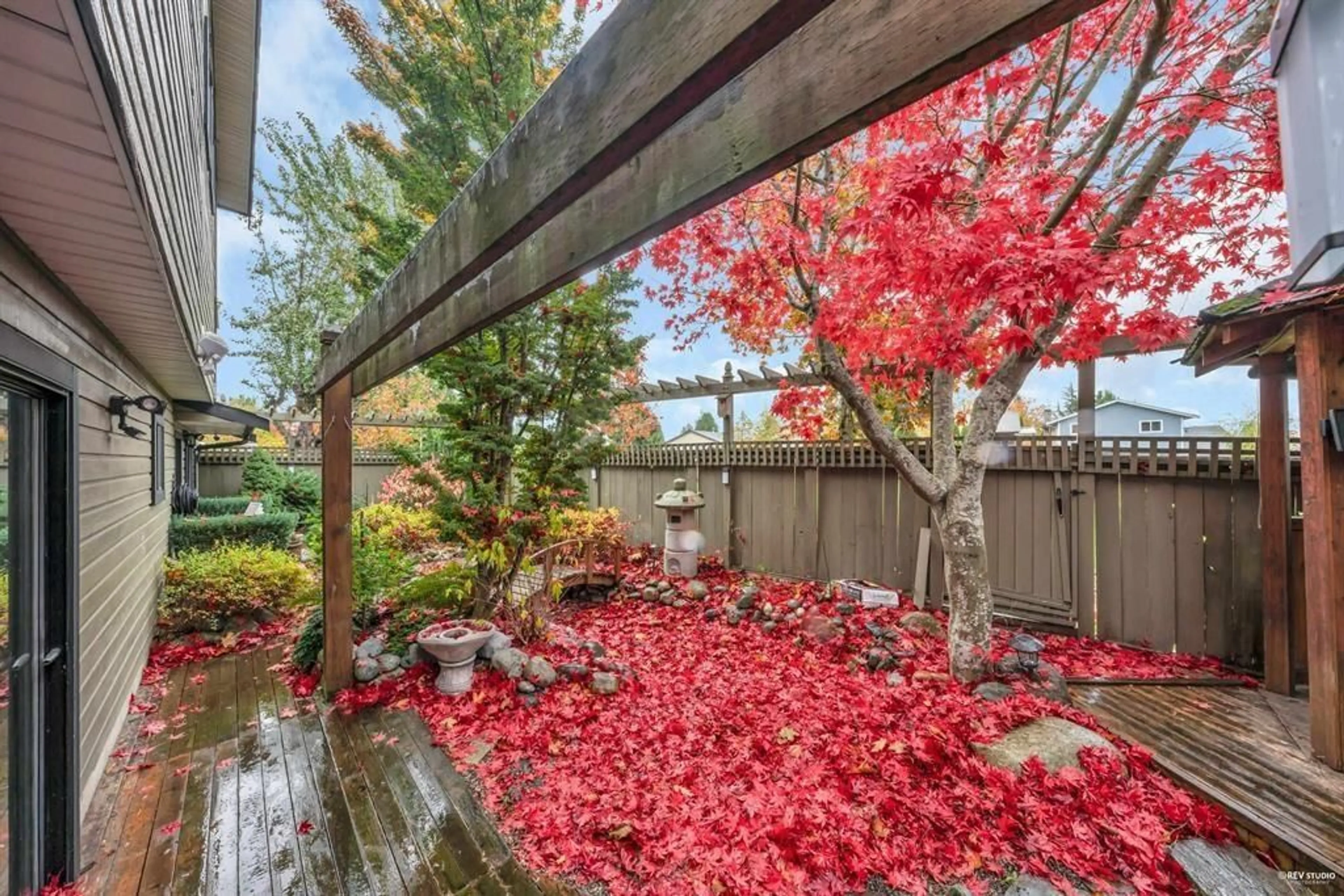Patio, water/lake/river/ocean view for 6578 130A, Surrey British Columbia V3W8M5