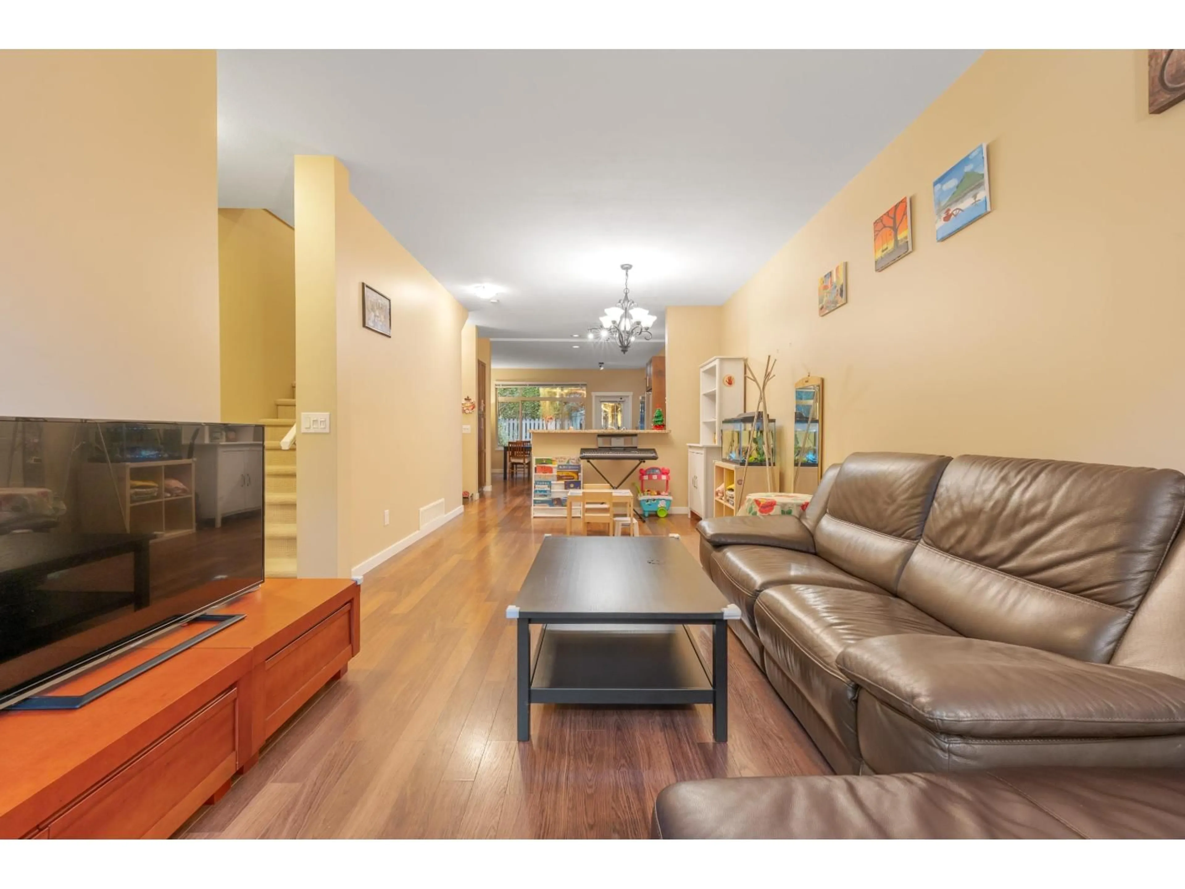 Living room with furniture, wood/laminate floor for 42 - 15151 34, Surrey British Columbia V3Z4P5