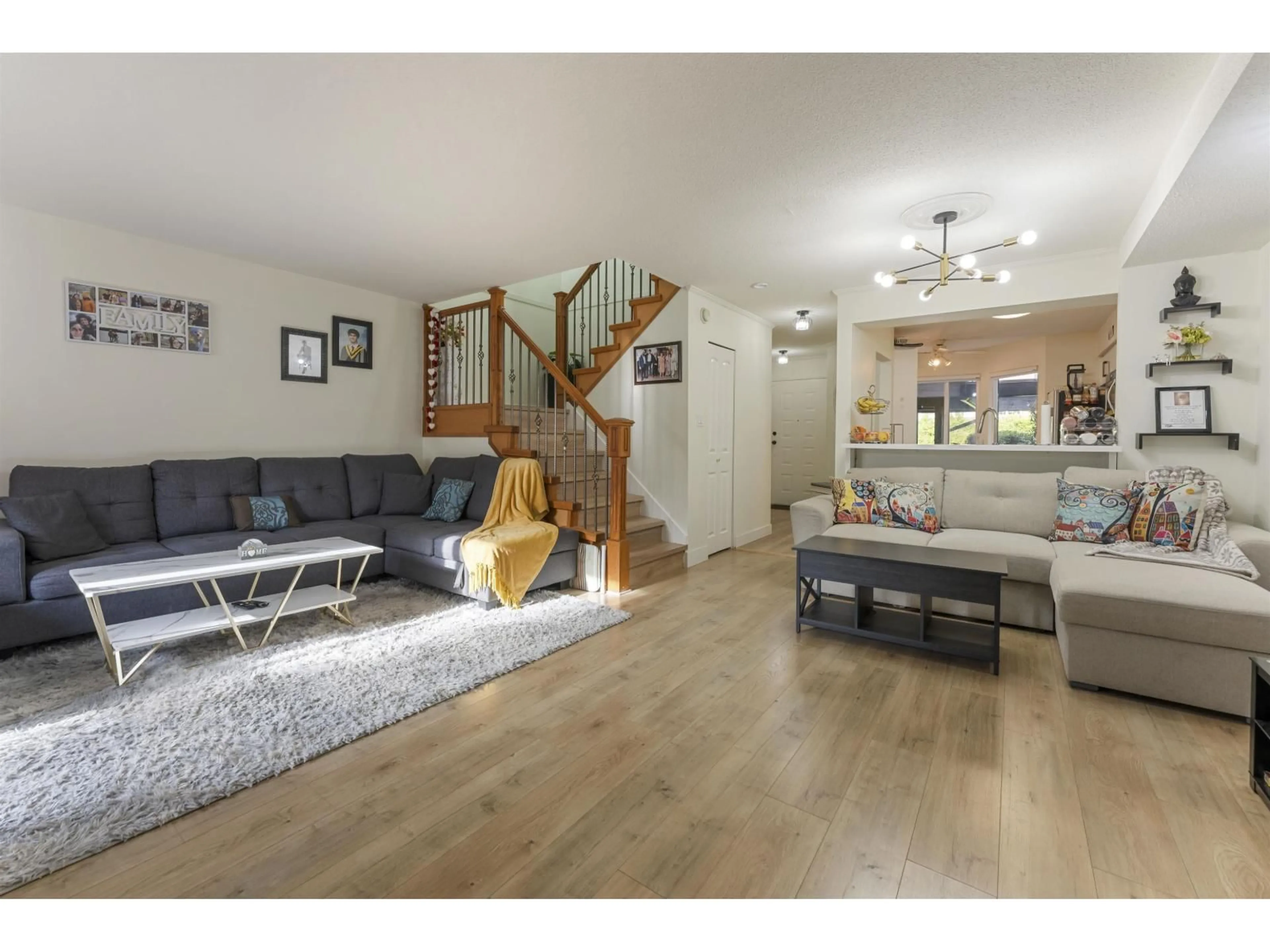 Living room with furniture, wood/laminate floor for 21 - 7521 140, Surrey British Columbia V3W5J9