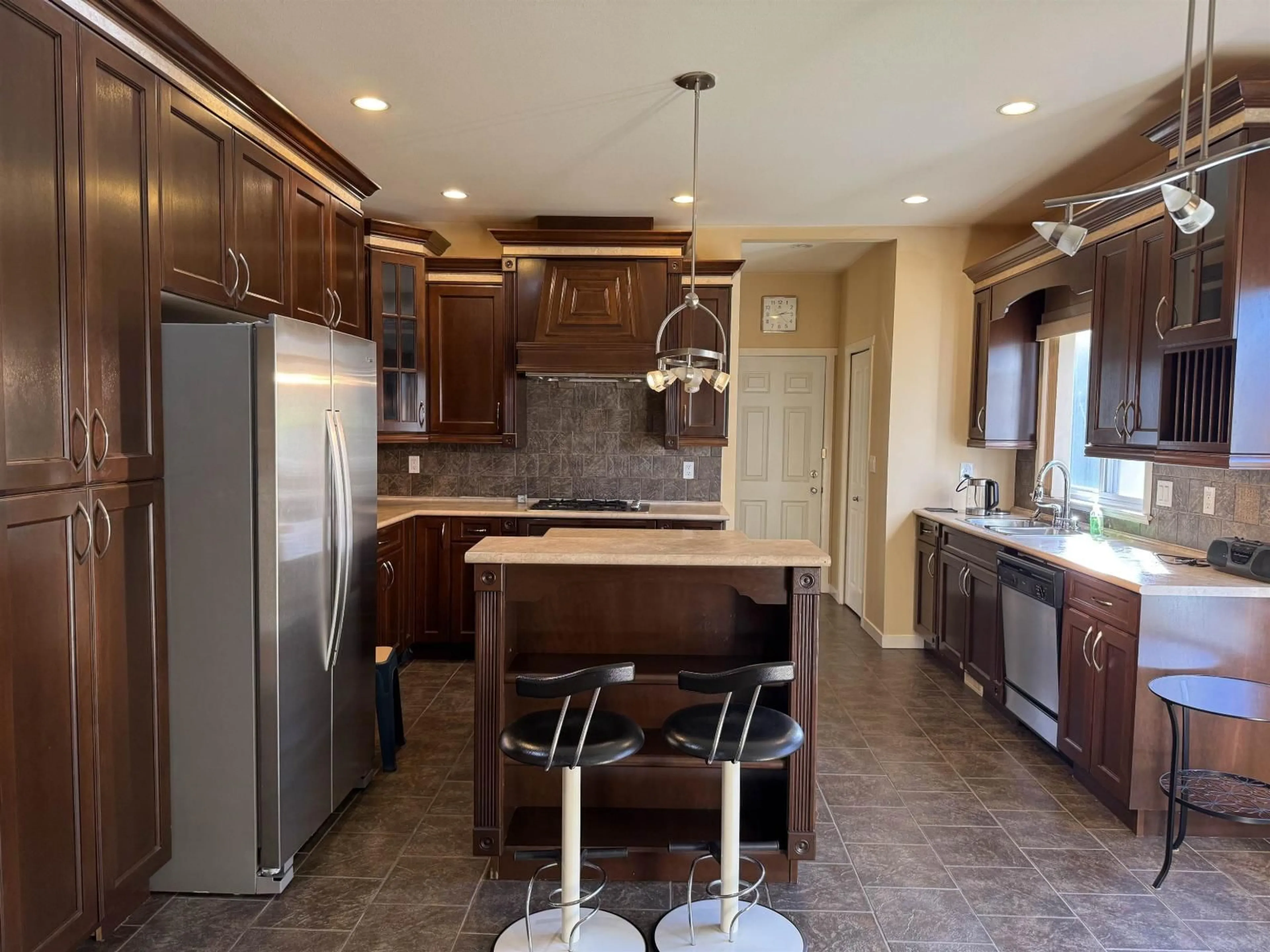 Open concept kitchen, unknown for 10045 172, Surrey British Columbia V4N4W6