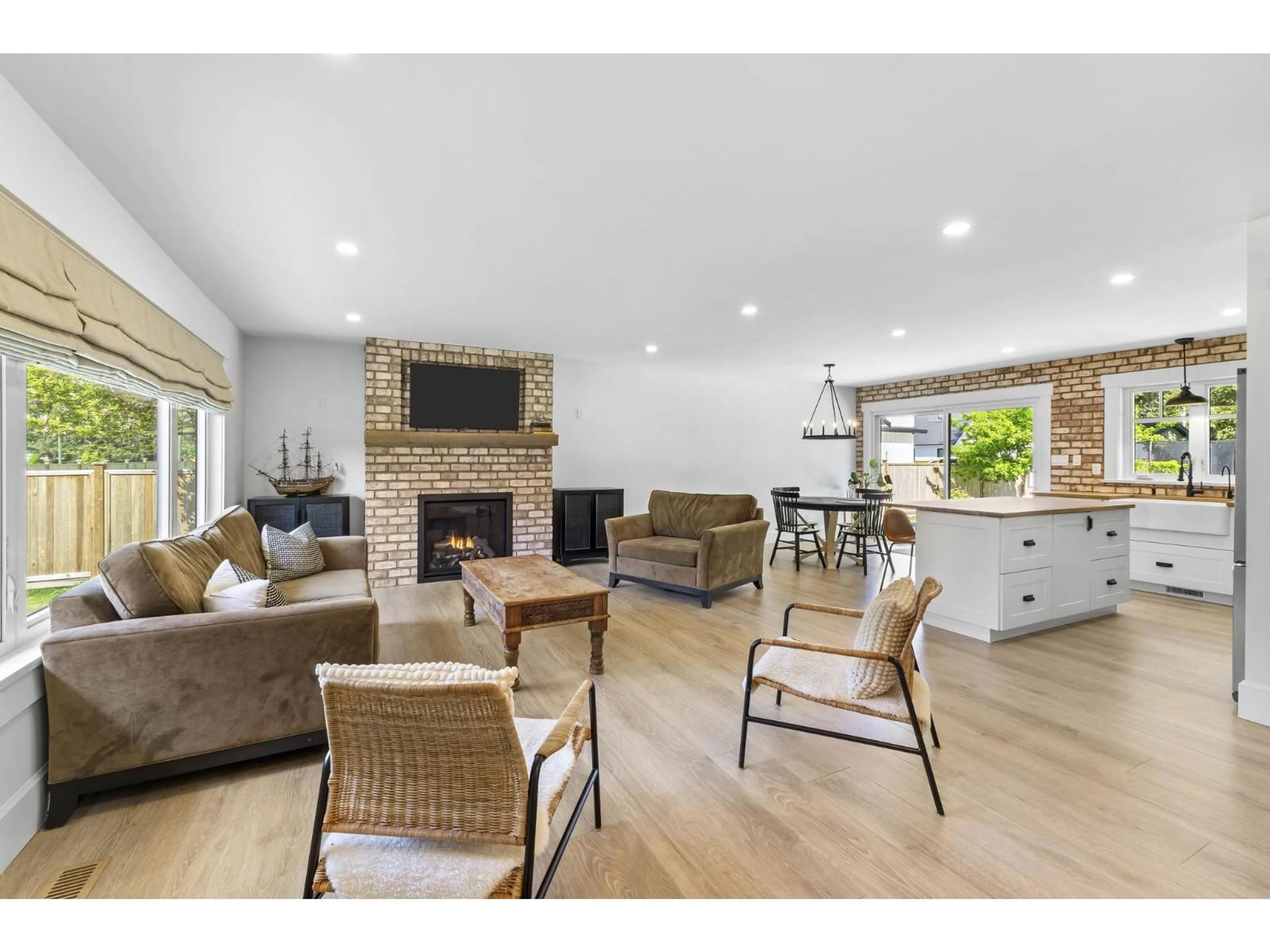 Living room with furniture, wood/laminate floor for 24633 56 AVENUE, Langley British Columbia V2Z1B9