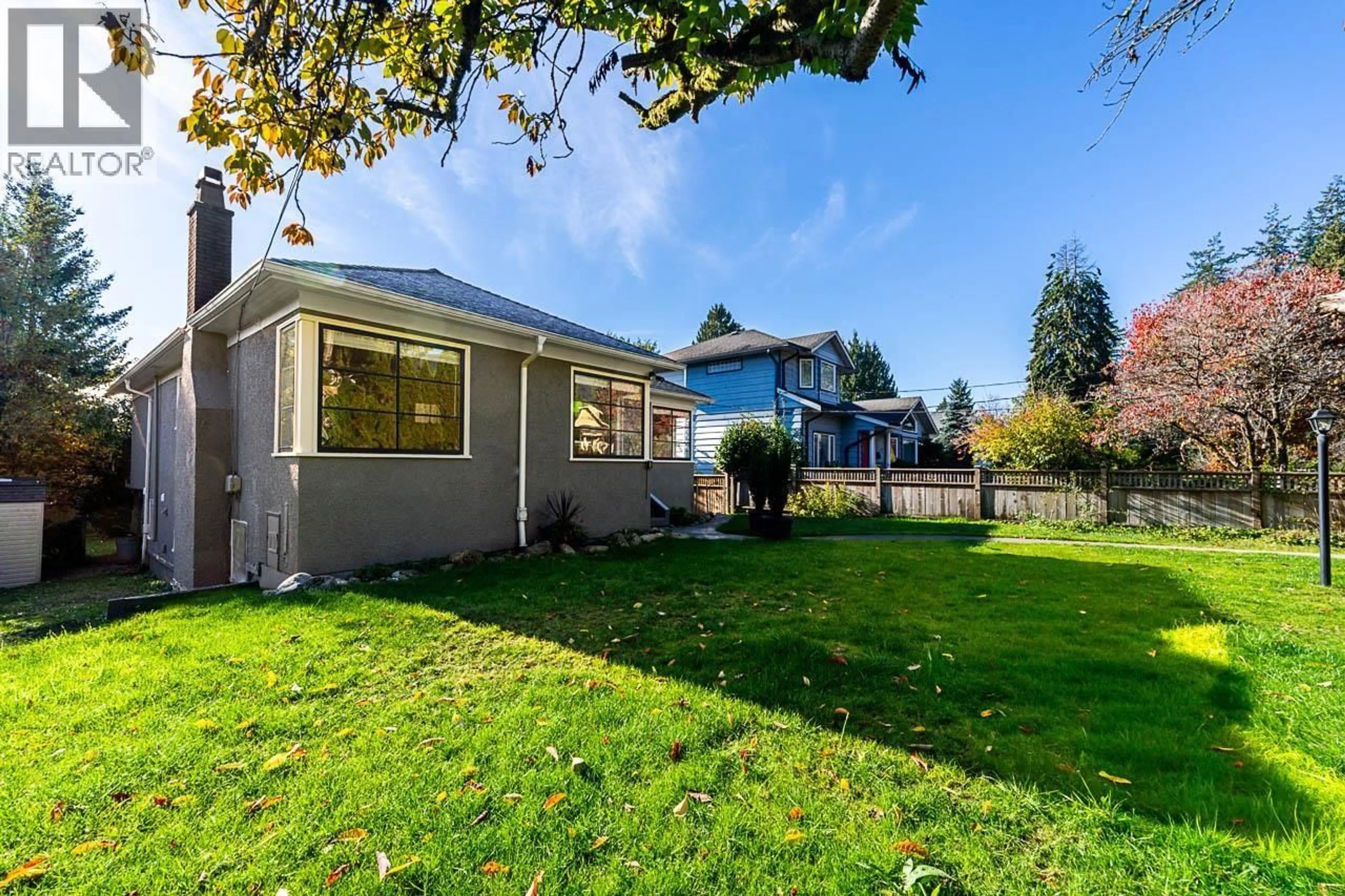 A pic from outside/outdoor area/front of a property/back of a property/a pic from drone, street for 1258 JEFFERSON AVENUE, West Vancouver British Columbia V7T2B1